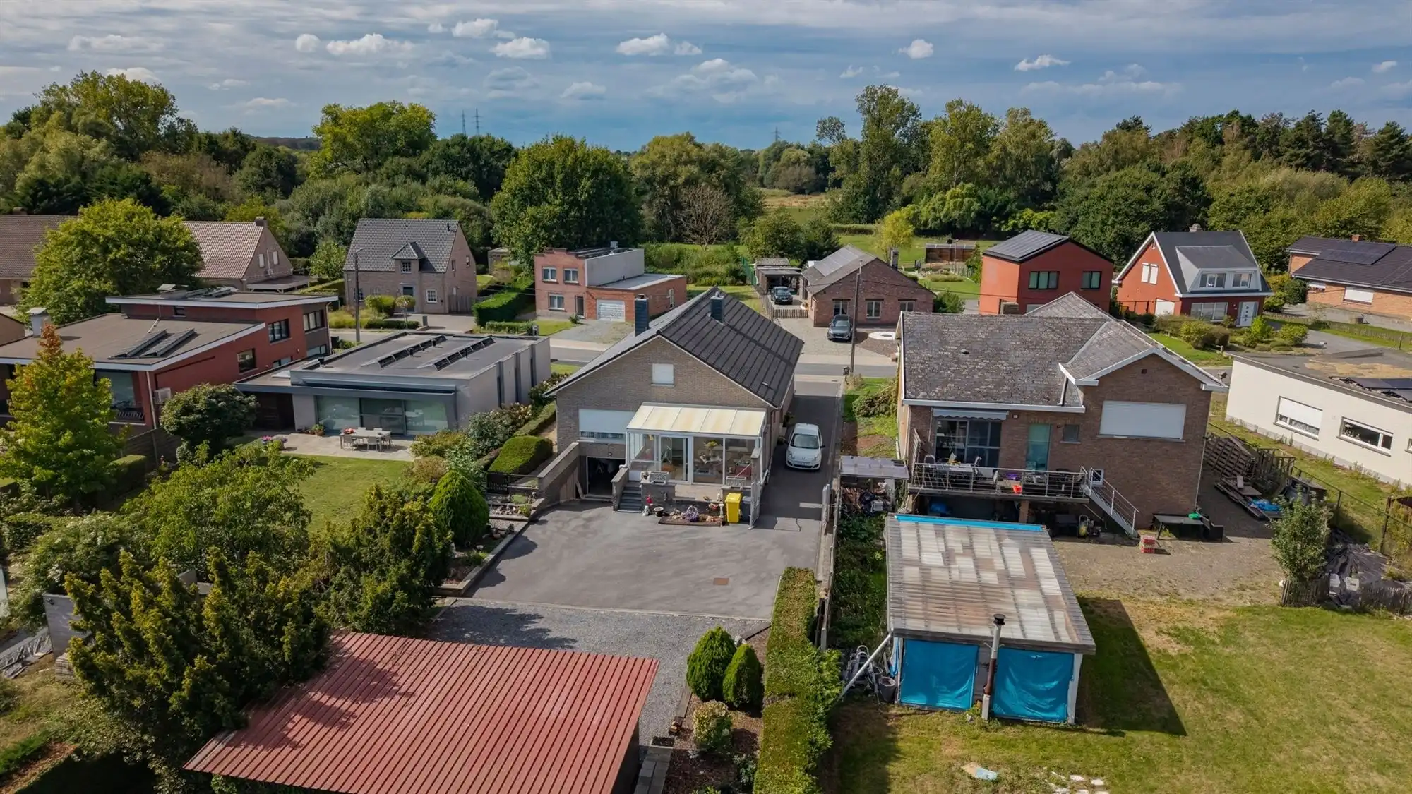 Ruime open bebouwing met 3 slaapkamers en veel potentieel foto 2