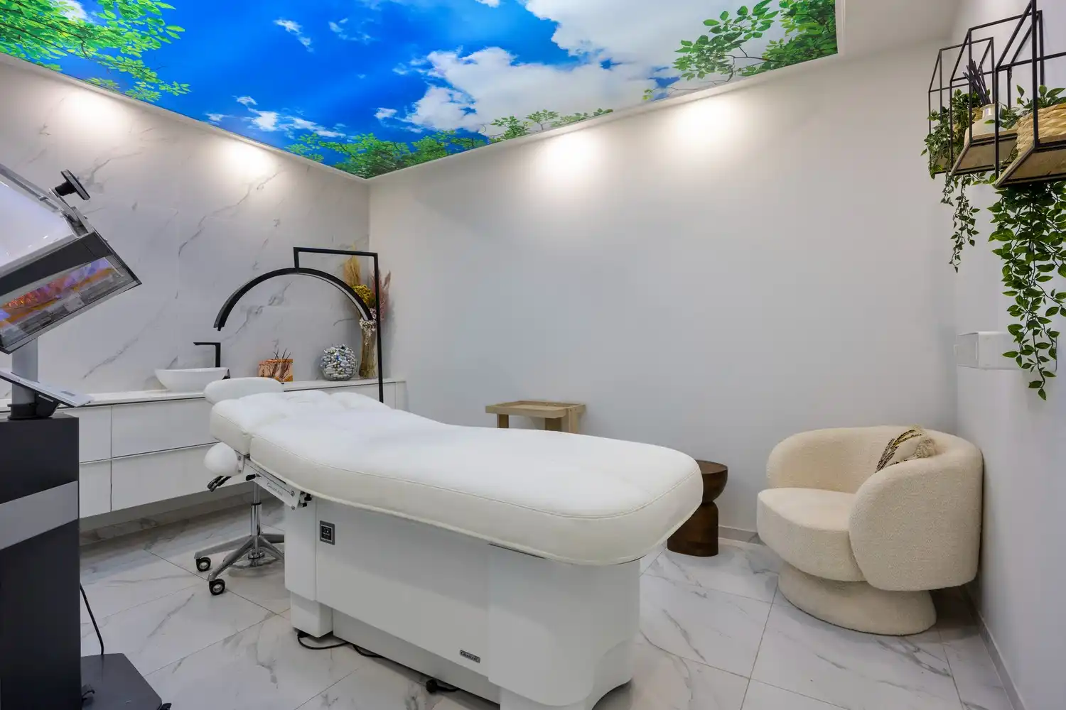 Te huur aangeboden: Veelzijdig handelspand in hartje Lanaken foto 2