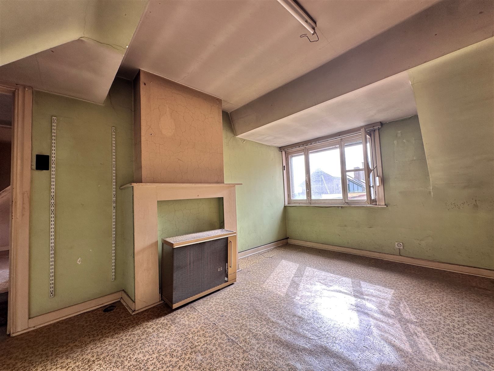 Te renoveren woning met potentieel gelegen in het landelijke Wichelen foto 9