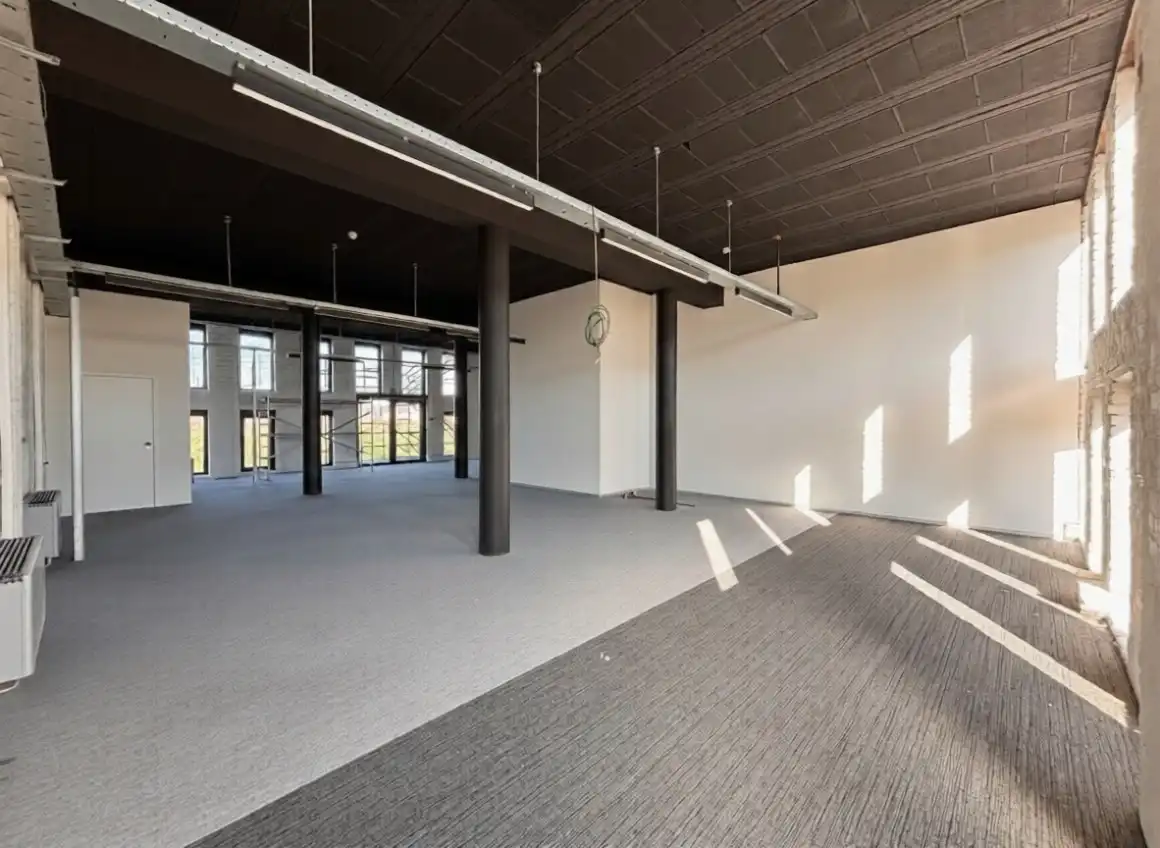 Gelijkvloers loftkantoor van 450m² met parking foto 6
