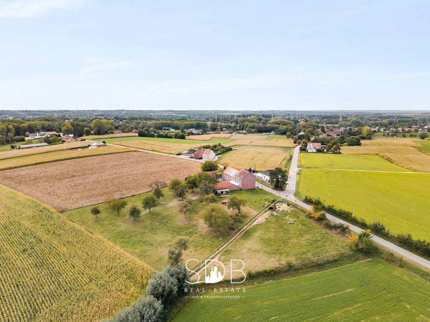 Prachtige landelijke hoeve woning met gezinstuin en graslanden op 1hectare foto 34