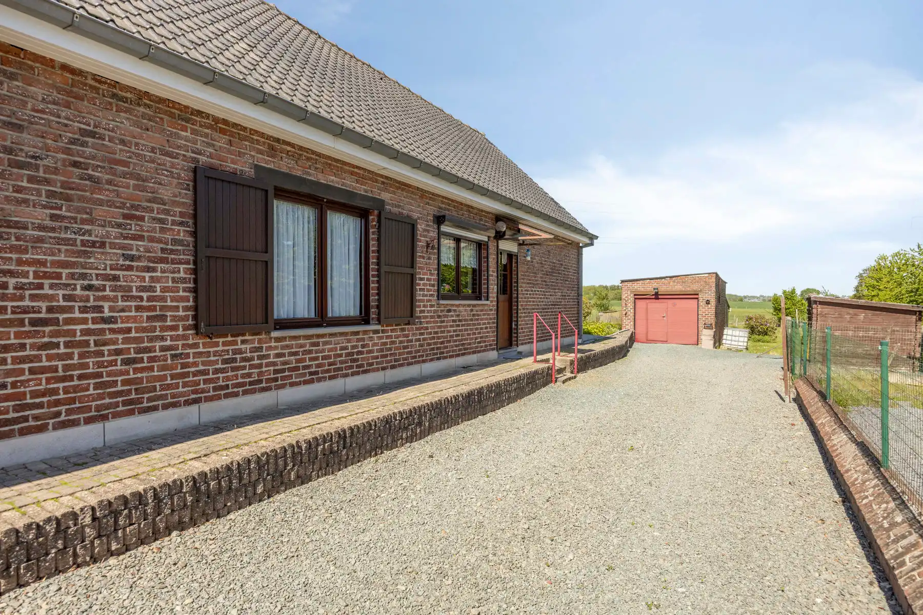 Zeer rustig gelegen woning met 3 slaapkamers, garage en tuin foto 4