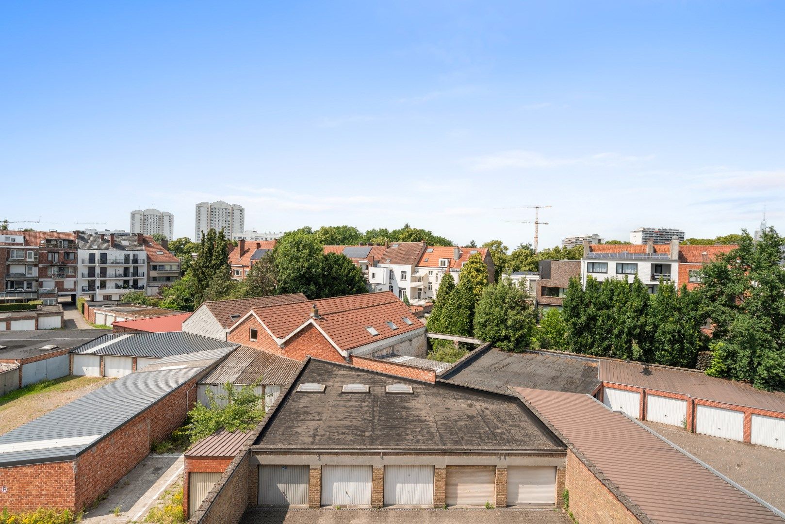 Lichtrijk 2-slpk appartement met garage foto 10