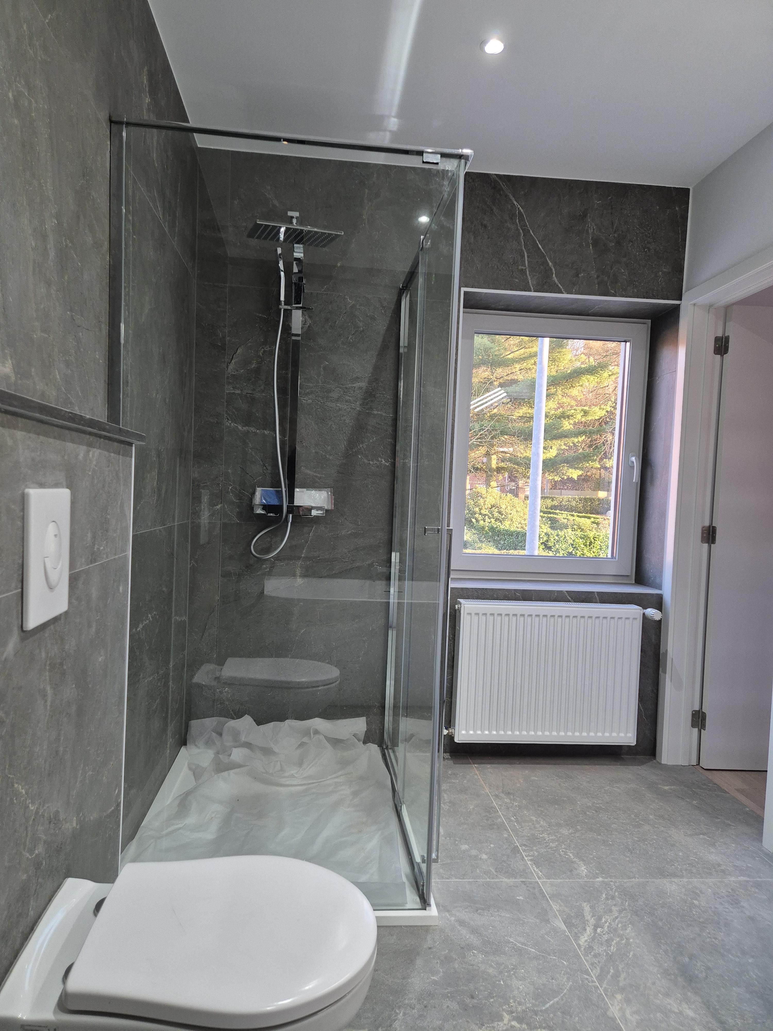 Leuke gerenoveerde woning met 4 slaapkamers en tuin foto 11