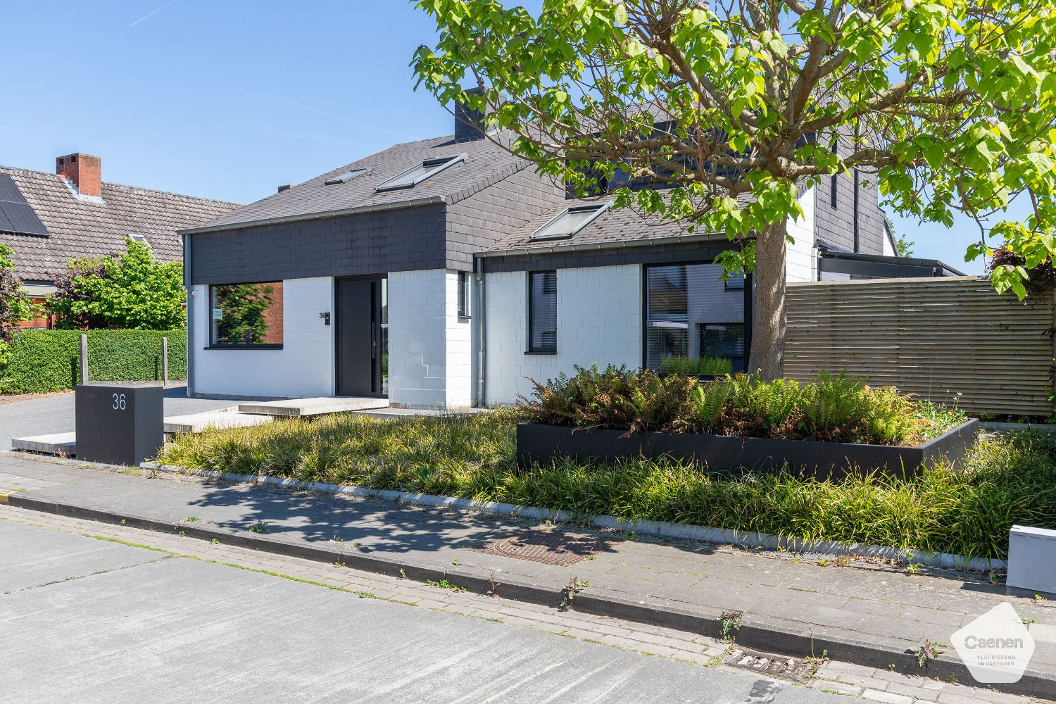 VRIJSTAANDE VILLA met PRAKTIJKRUIMTE, 3 slaapkamers en ONDERHOUDSVRIENDELIJKE TUIN. foto 4