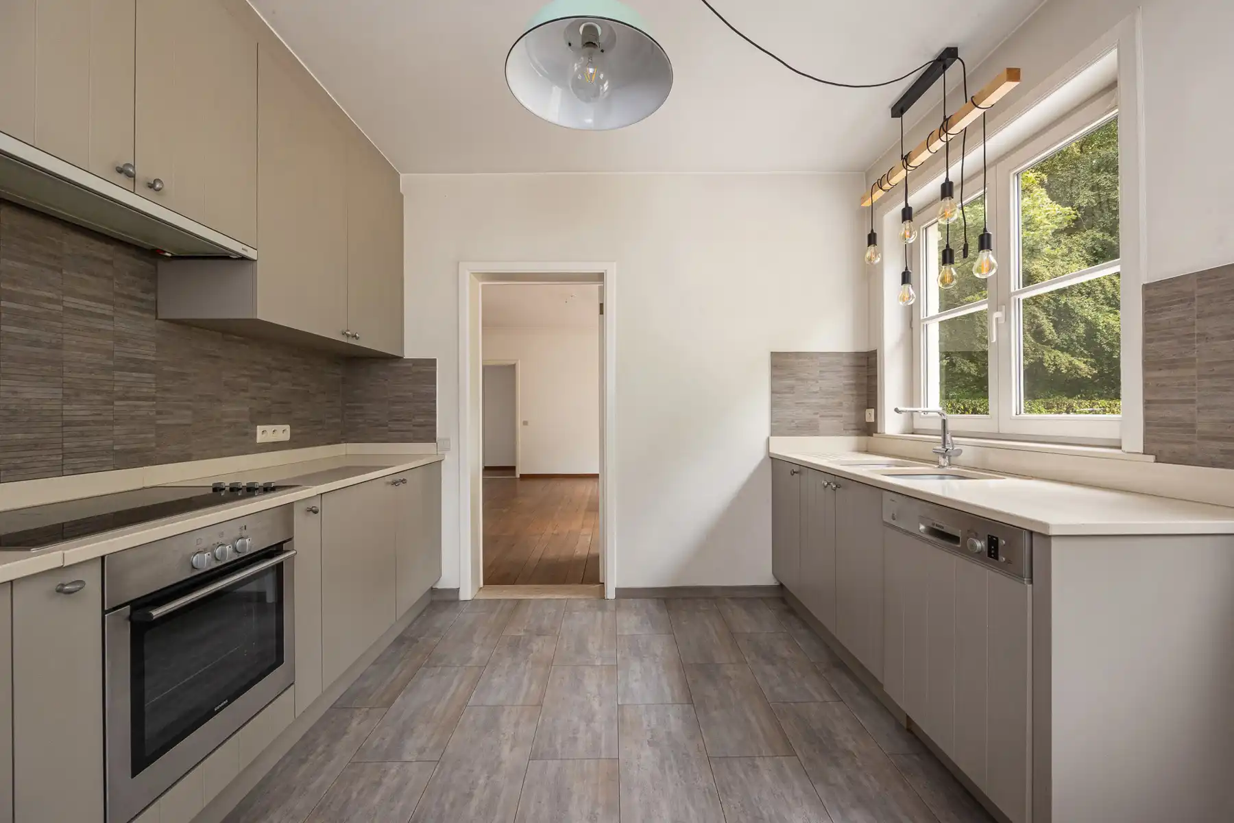 Rustig gelegen te renoveren gelijkvloerse villa op 2265 m² foto 7