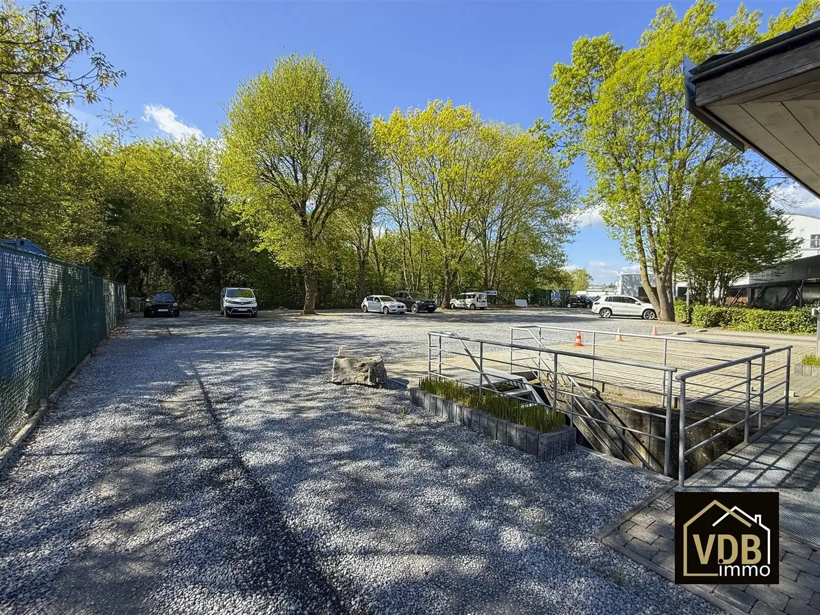 COMMERCIEEL PAND MET PENTHOUSE OP TOP LOCATIE foto 32