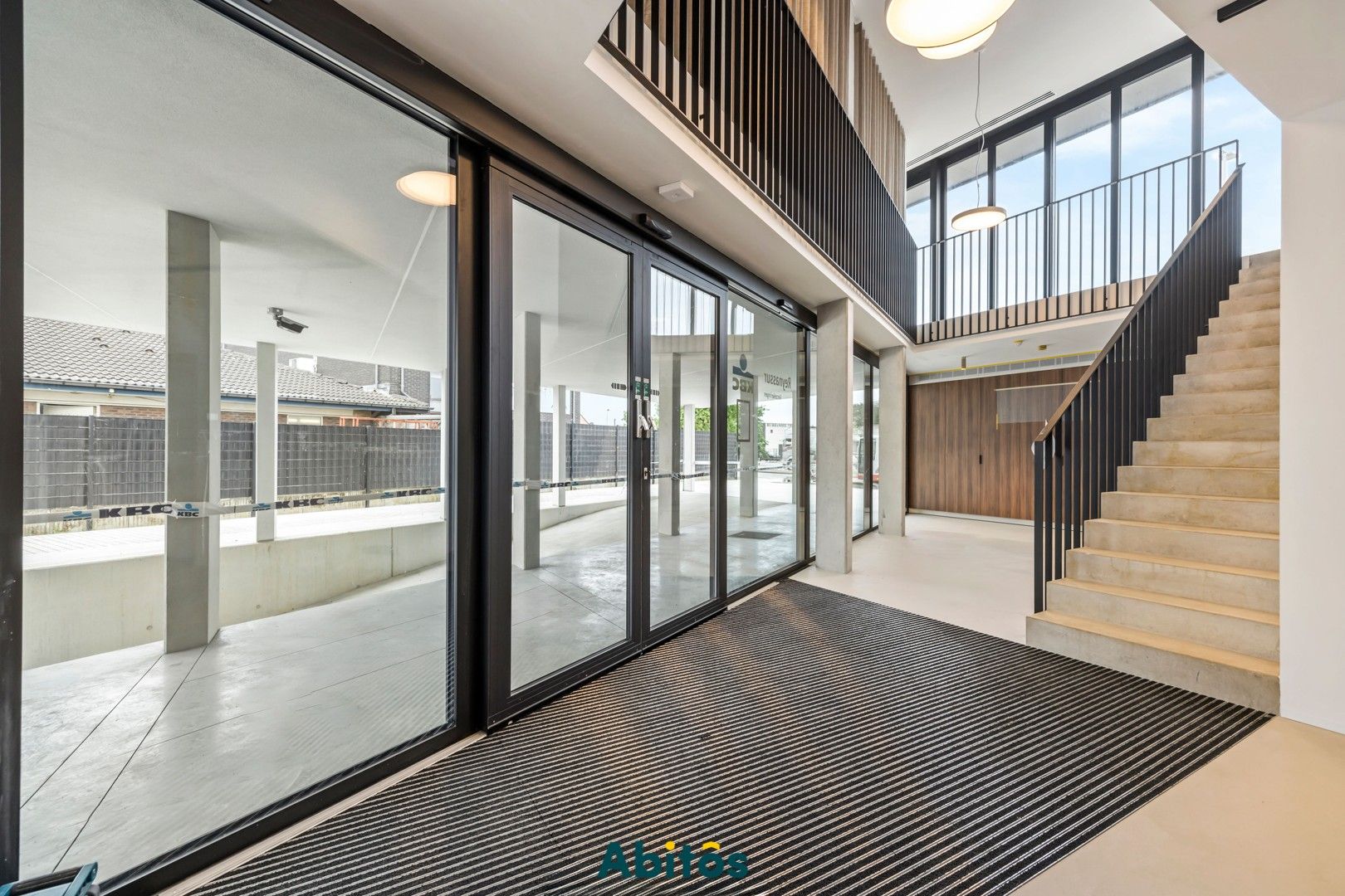 Commerciële ruimte met uitstekende visibiliteit en bereikbaarheid foto 12