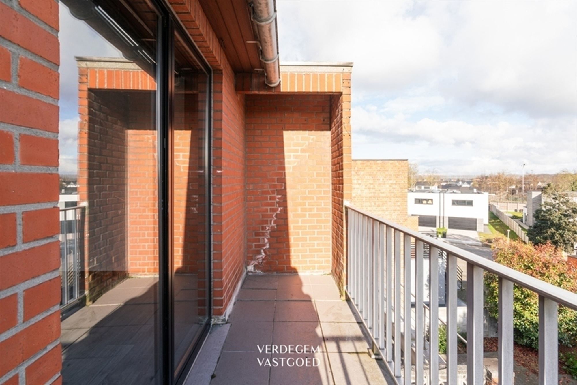 Appartement met 3 slaapkamers, terras, grote zolder en garage foto 11
