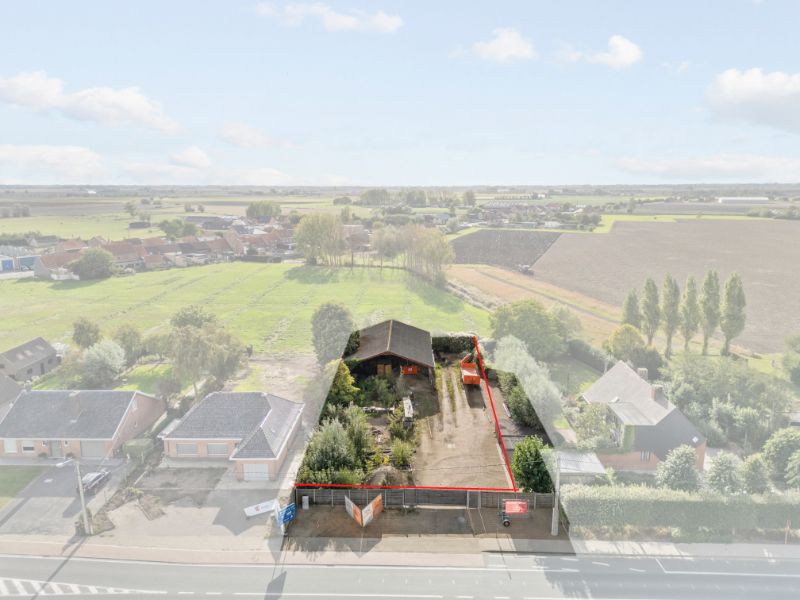 Bouwgrond met vergunde loods foto 2