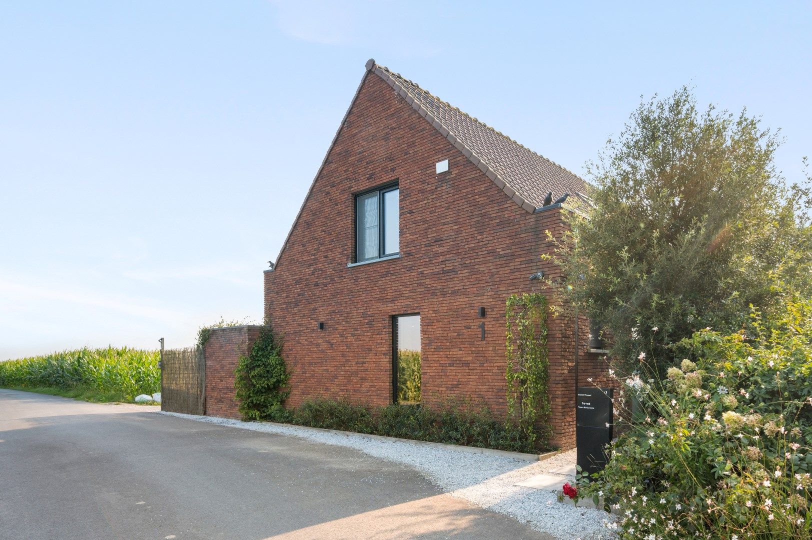 HOOGSTAANDE GERENOVEERDE WONING (2019) MET EPC 18, 2-3 SLPKS EN TOPLOCATIE foto 1