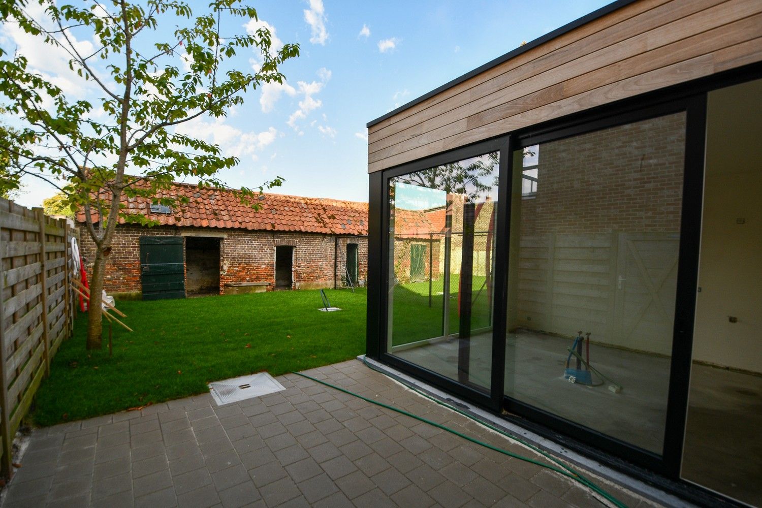 Gerenoveerde dorpswoning met lichtrijke keuken en 3 slaapkamers foto {{pictureIndex}}