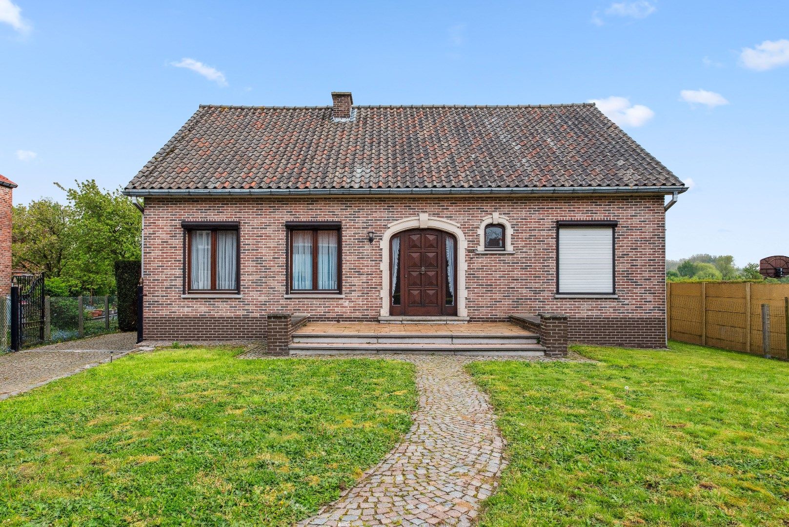 Hoofdfoto van de publicatie: Bungalow met 3 slaapkamers, tuin en garage voor 2 wagens