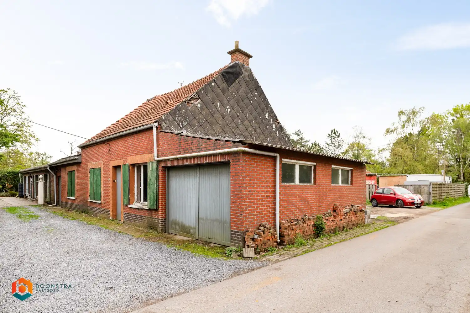 Zonevreemde casco woning met veel potentieel te Putte foto 6