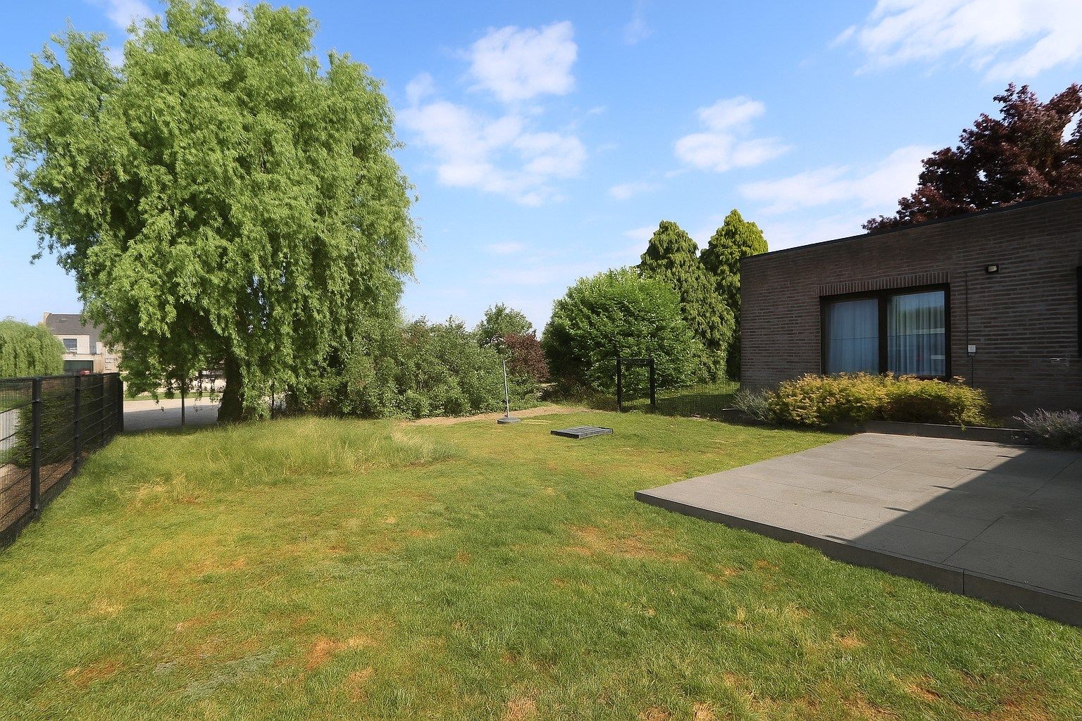 Ruim ingedeelde gezinswoning met studio foto 23