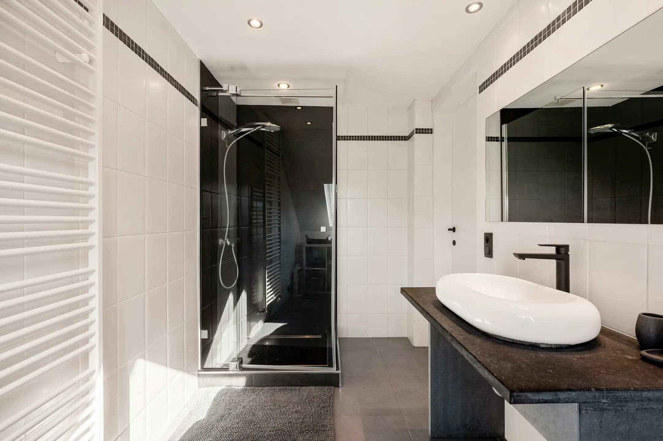 Ruime instapklare woning met zwembad te Brasschaat! foto 23