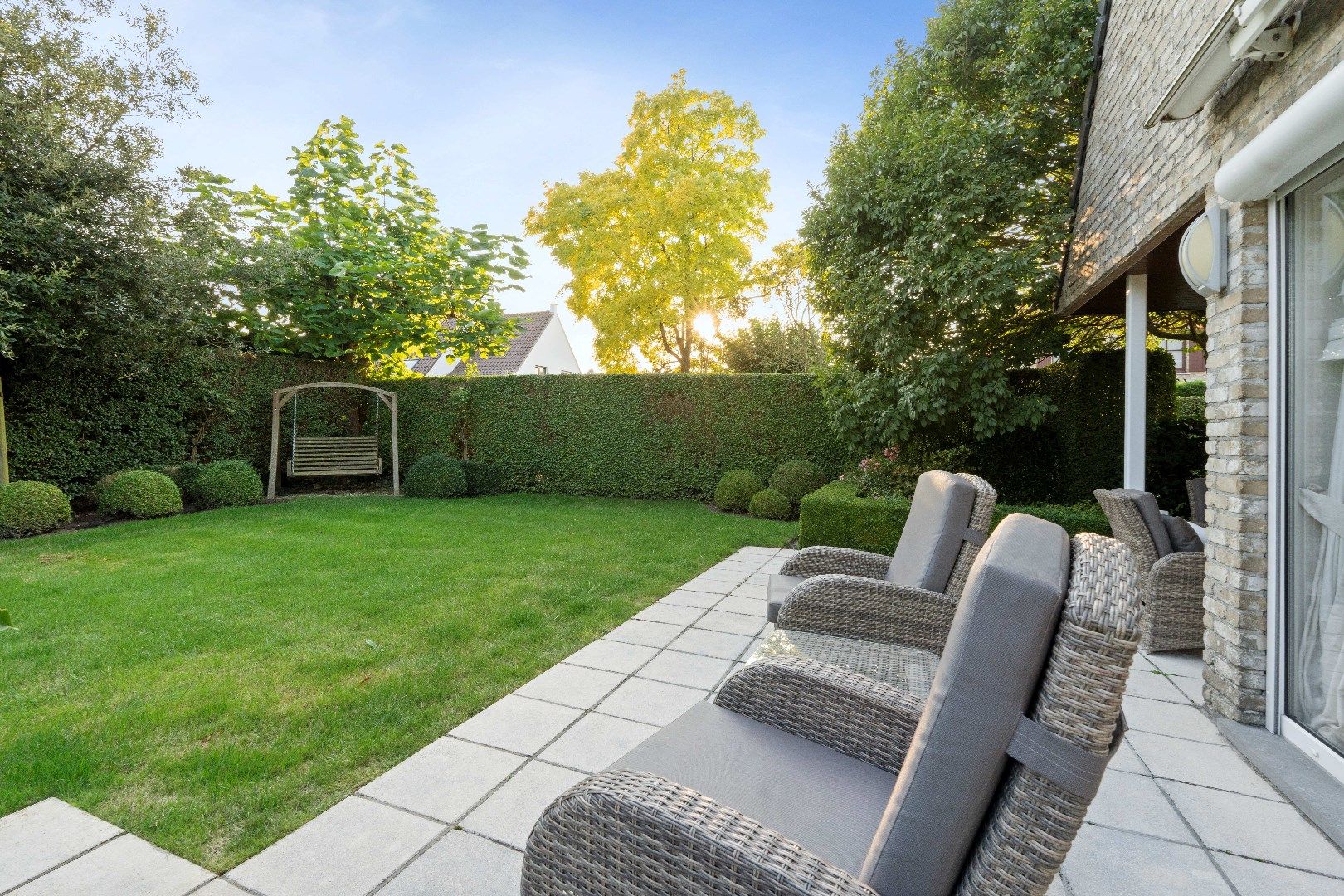 Alleenstaande villa met perfect georiënteerde tuin foto 4