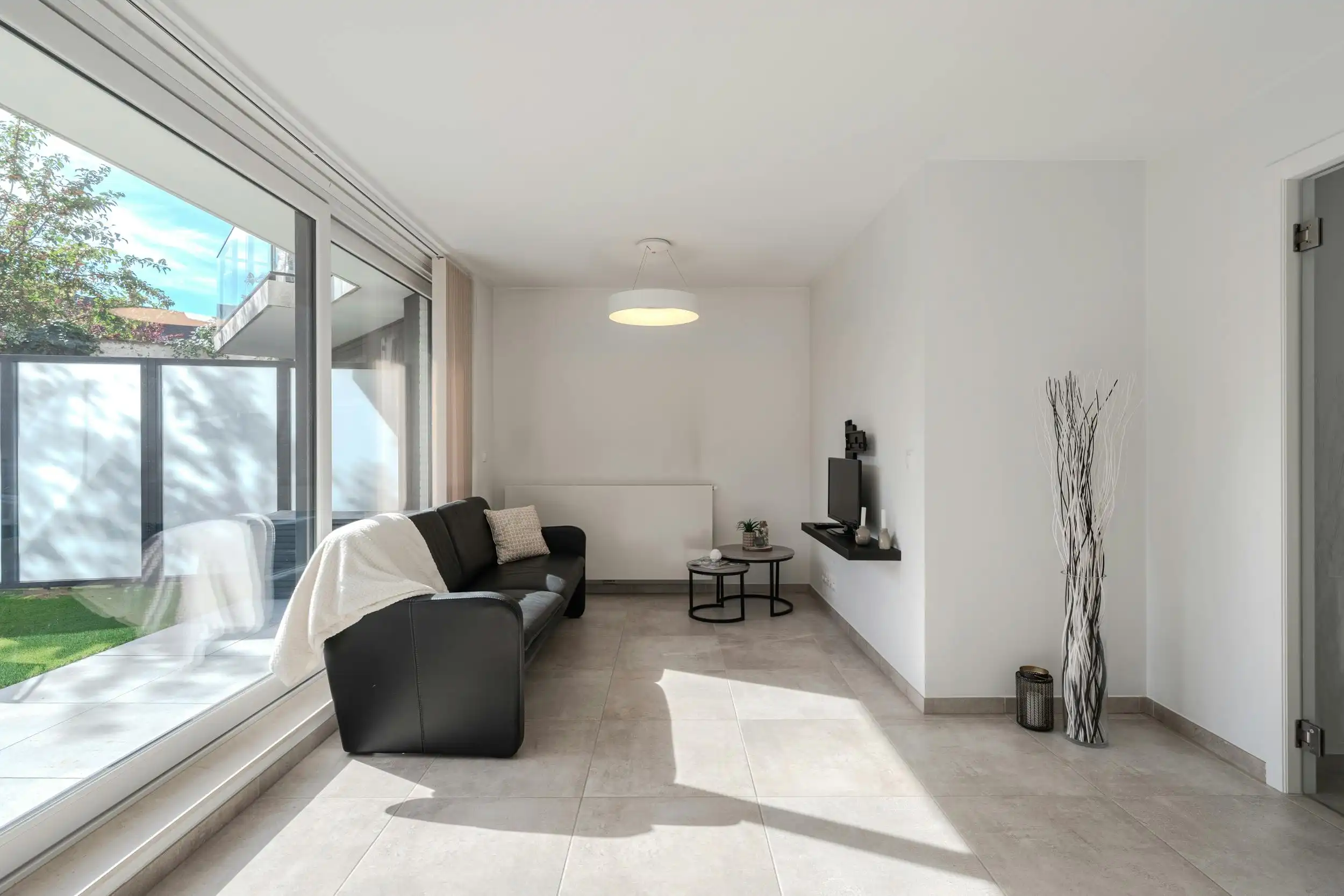 Recent appartement met twee slaapkamers en zonnige tuin foto 12