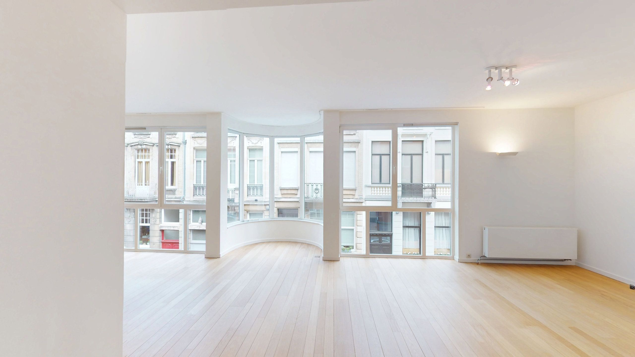 Royaal appartement met 3 slaapkamers nabij het Albert park foto {{pictureIndex}}