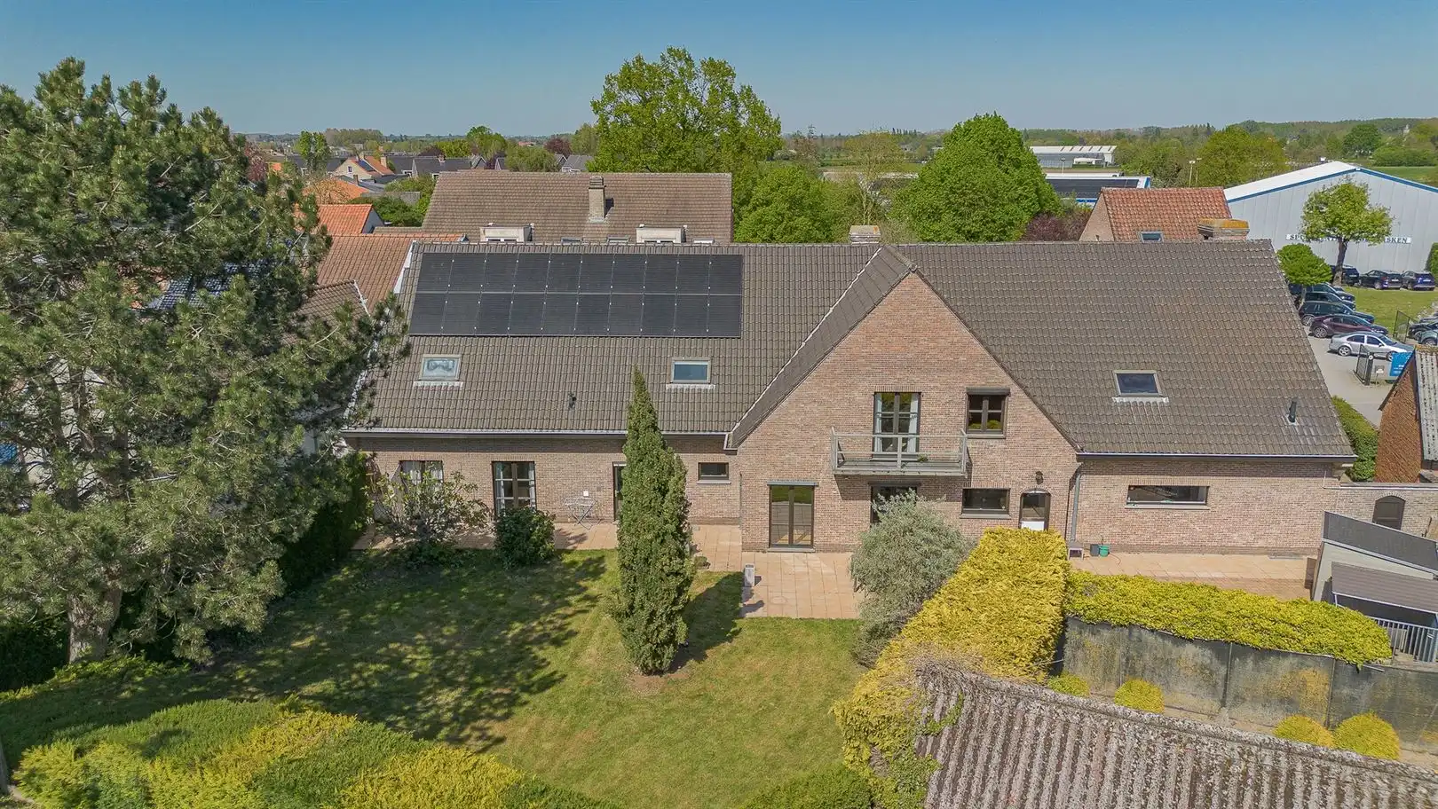 Uitzonderlijk ruime en veelzijdige praktijkwoning / cohousing met tal van mogelijkheden foto 2