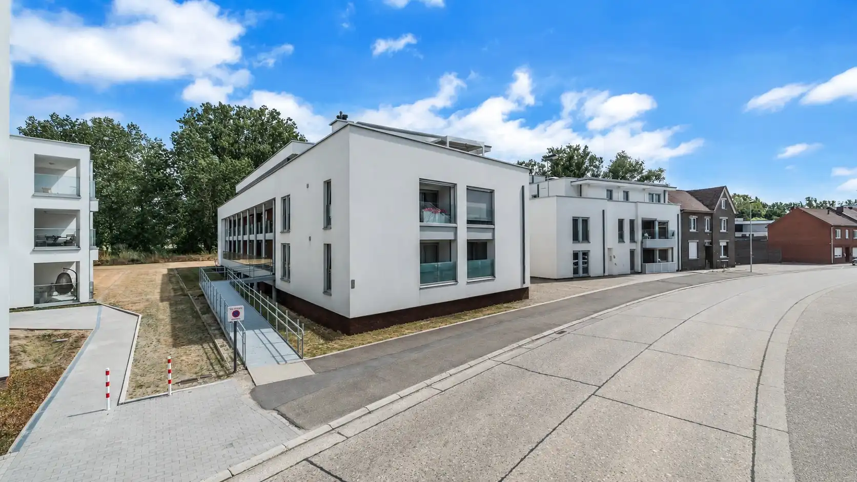 Instapklaar en energiezuinig appartement met 2 slaapkamers en 2 ondergrondse autostaanplaatsen foto 2