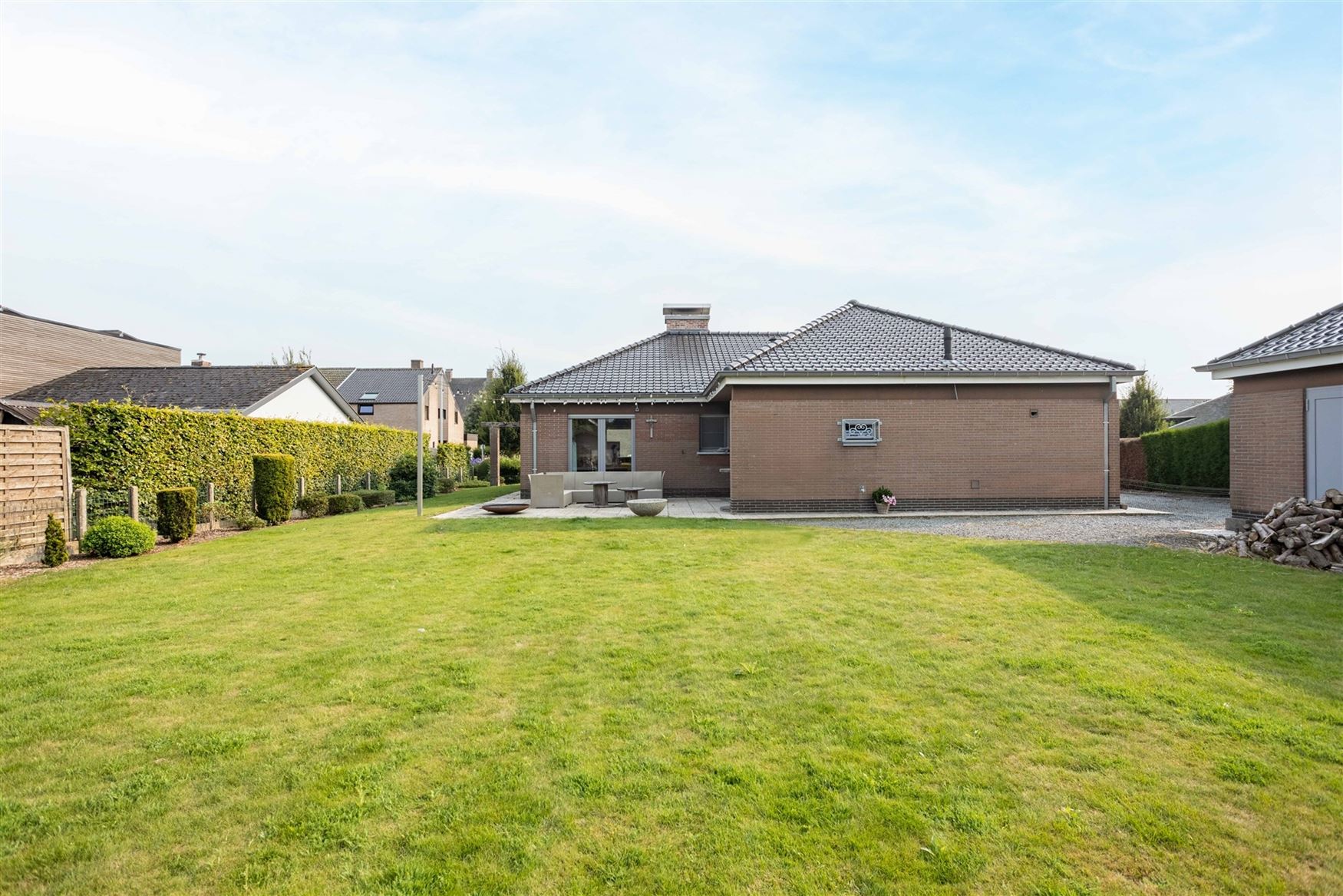 Instapklare gezinswoning met ruime tuin & garage foto 8