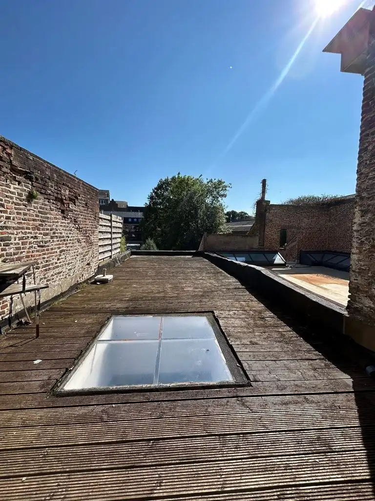 Stijlvolle handelsruimte met bovenliggende woonst, stadstuin en parkeerplaats in het centrum van Maaseik. foto 10