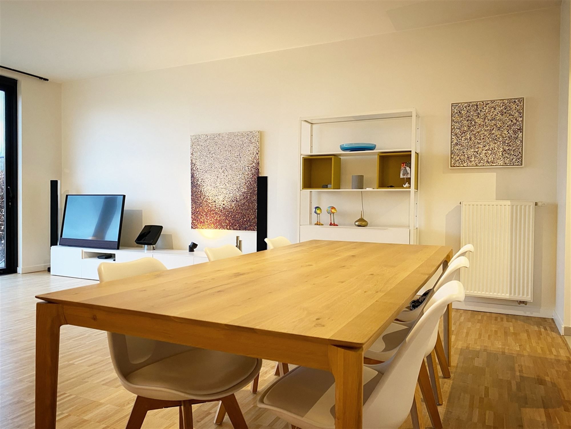 Aangenaam kwalitatief APPARTEMENT (gelijkvloers) met 2 slpks, tuintje/terras, ruime garage (tot 2 wagens) en kelderberging foto 6