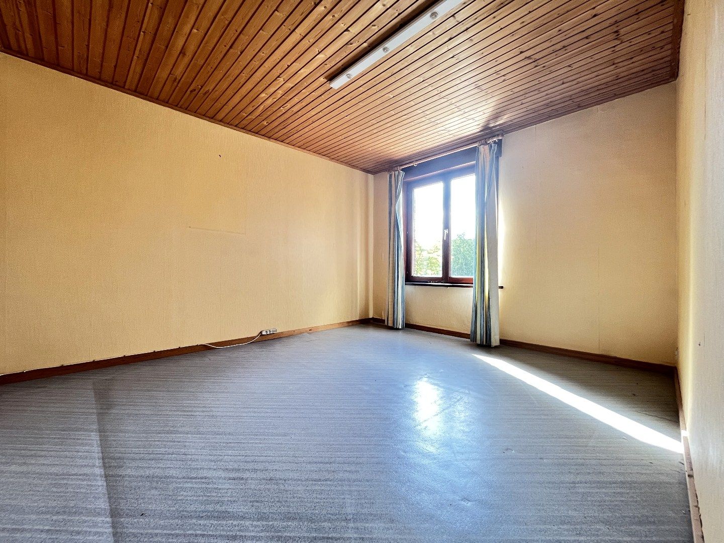 Halfopen 4-slpkr woning met tuin & garage foto 24