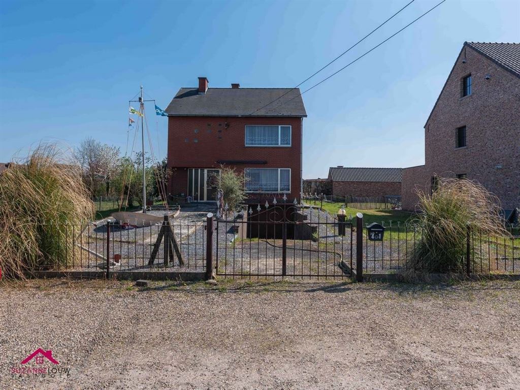 Vrijstaande woning, te renoveren naar eigen smaak en wensen foto 2