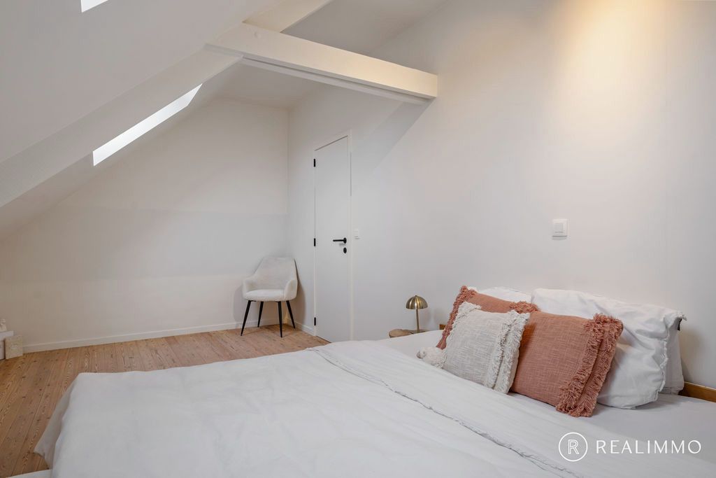 Stijlvol gerenoveerde woning met 4 slaapkamers foto 17