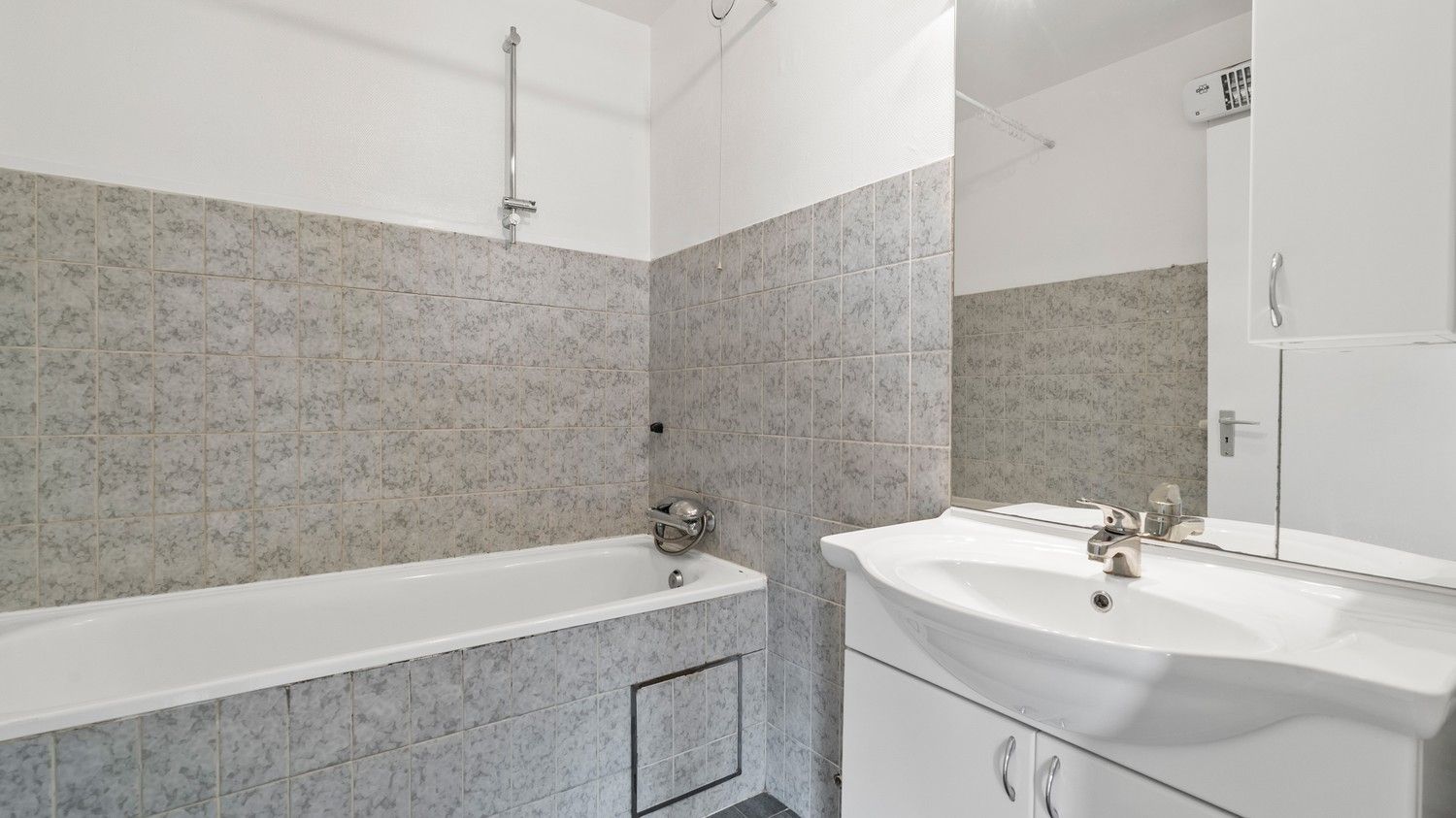 Ruim en lichtrijk appartement met 3 slaapkamers, kelder en autostaanplaats foto 9