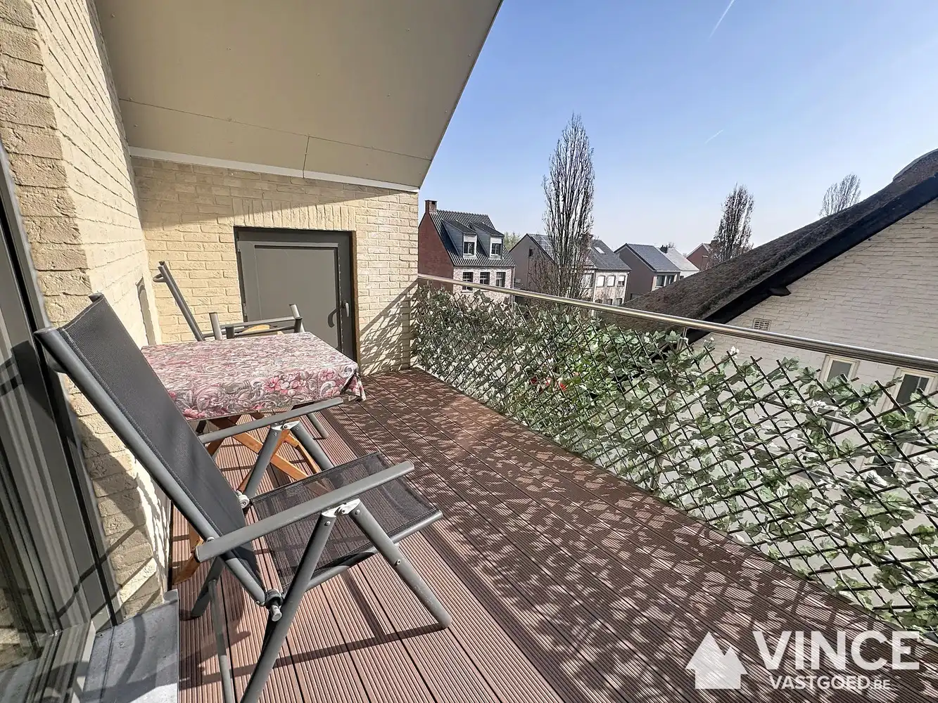 Ruim twee-slaapkamerappartement  met zonnig terras foto 12