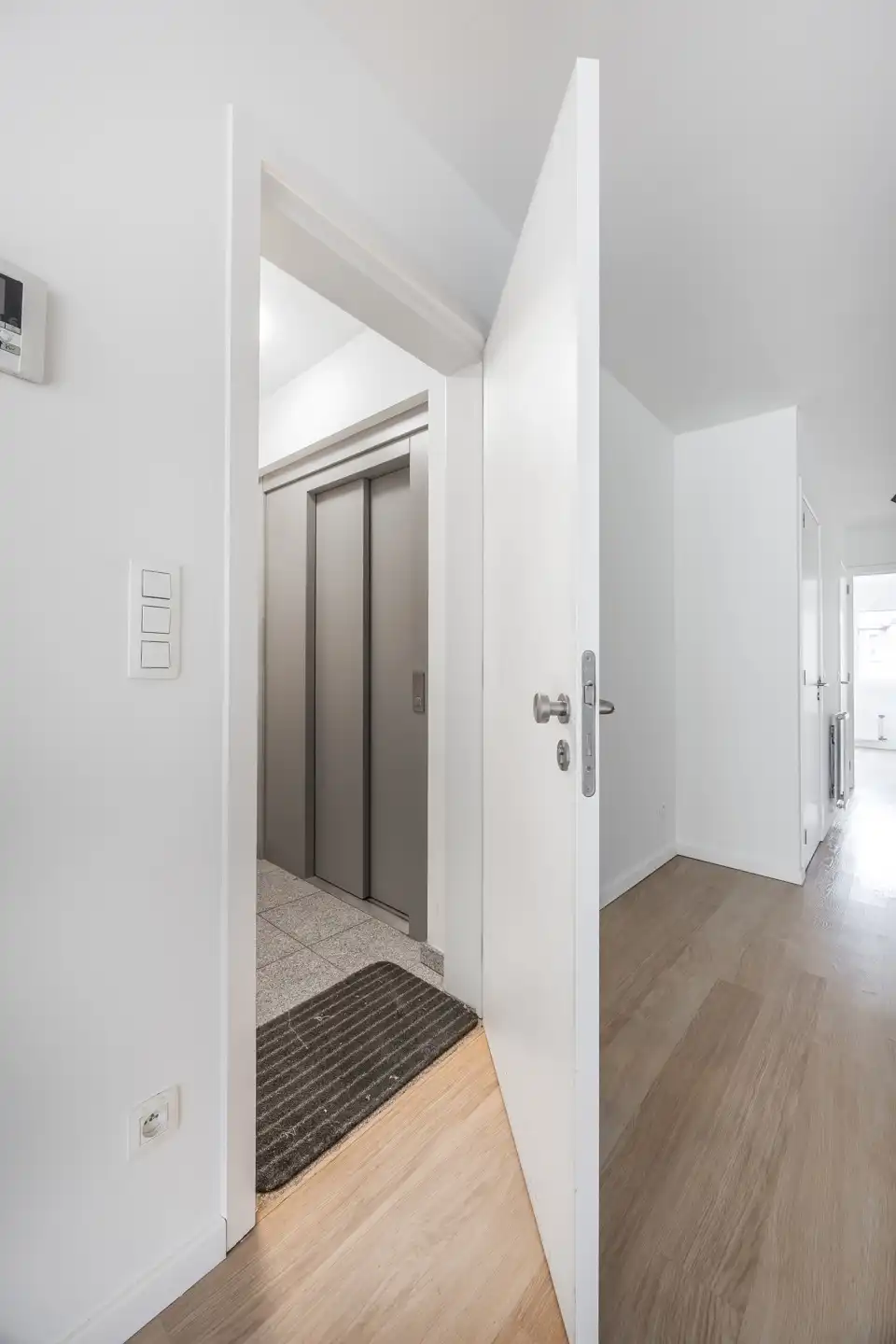 Instapklaar 2-slaapkamerappartement aan Antwerpen-Centraal foto 4