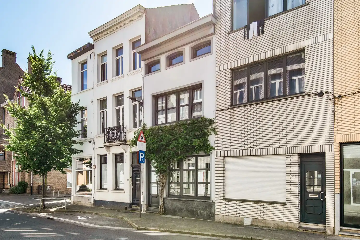 Instapklare woning met gezellige stadstuin foto 26