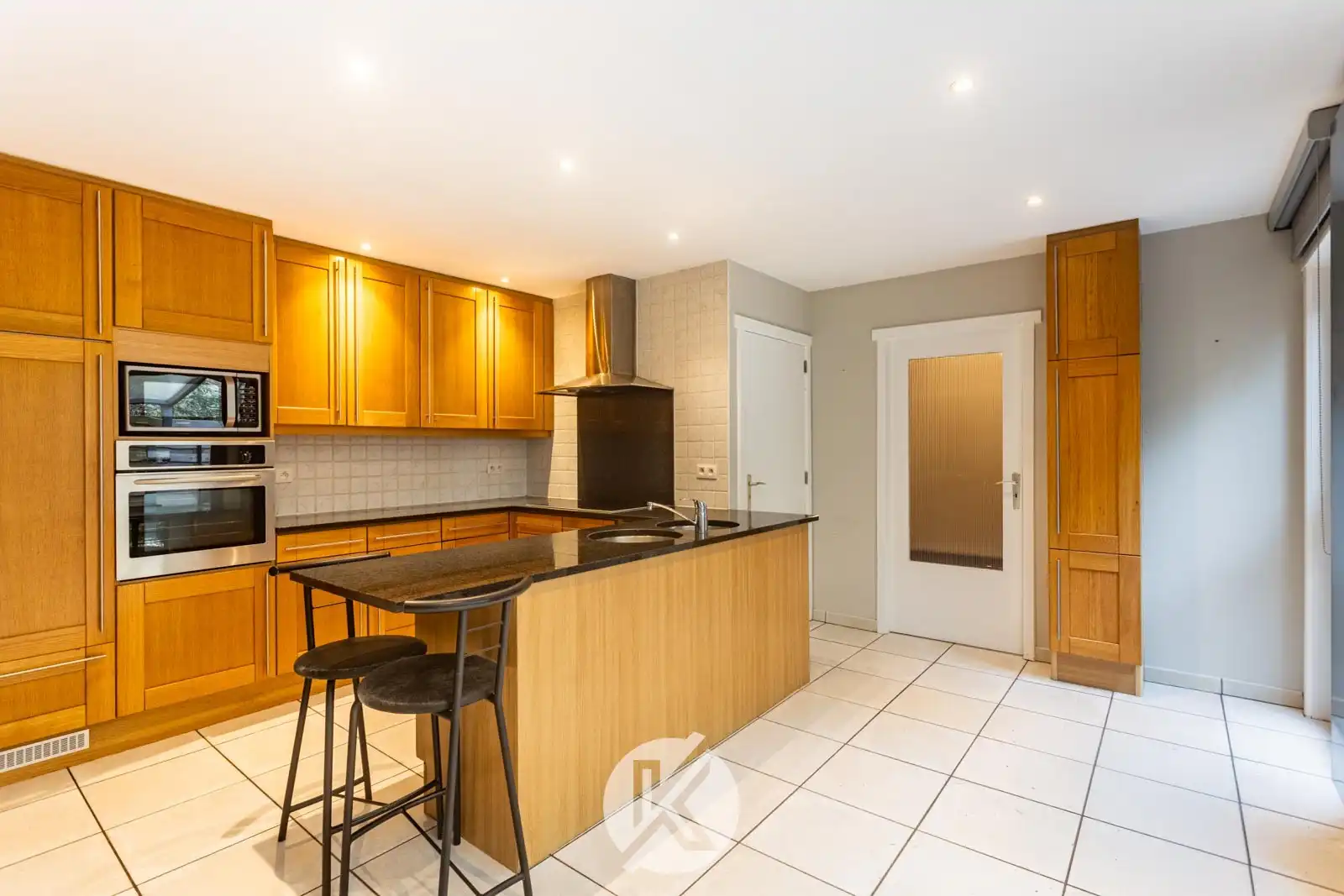 Ruime woning met uitzicht op omliggend landschap foto 10