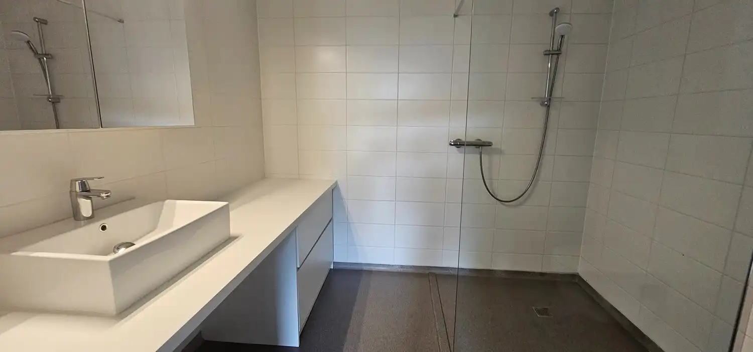 Nieuwbouwappartement met één slaapkamer gelegen in het commercieel centrum van Eisden. foto 6