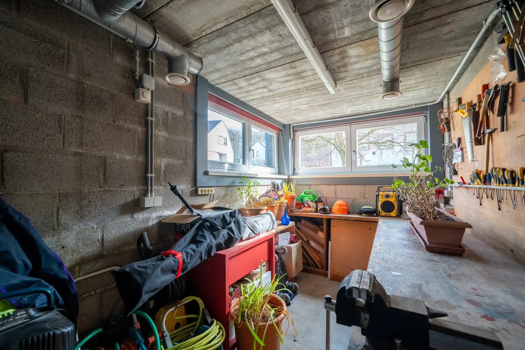 Ruime villa met potentieel. foto 18