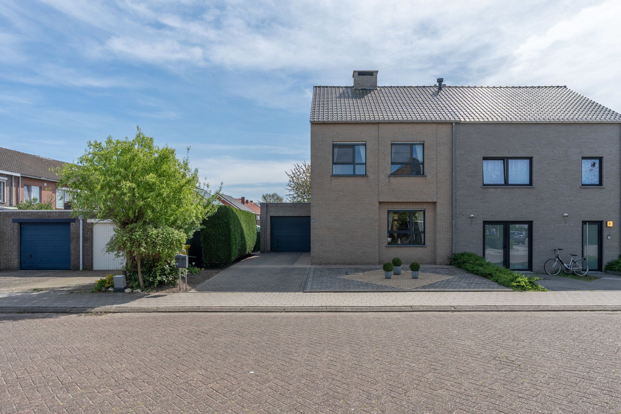 Gunstig gelegen woning (2003) op mooi perceel van 529 m² foto {{pictureIndex}}