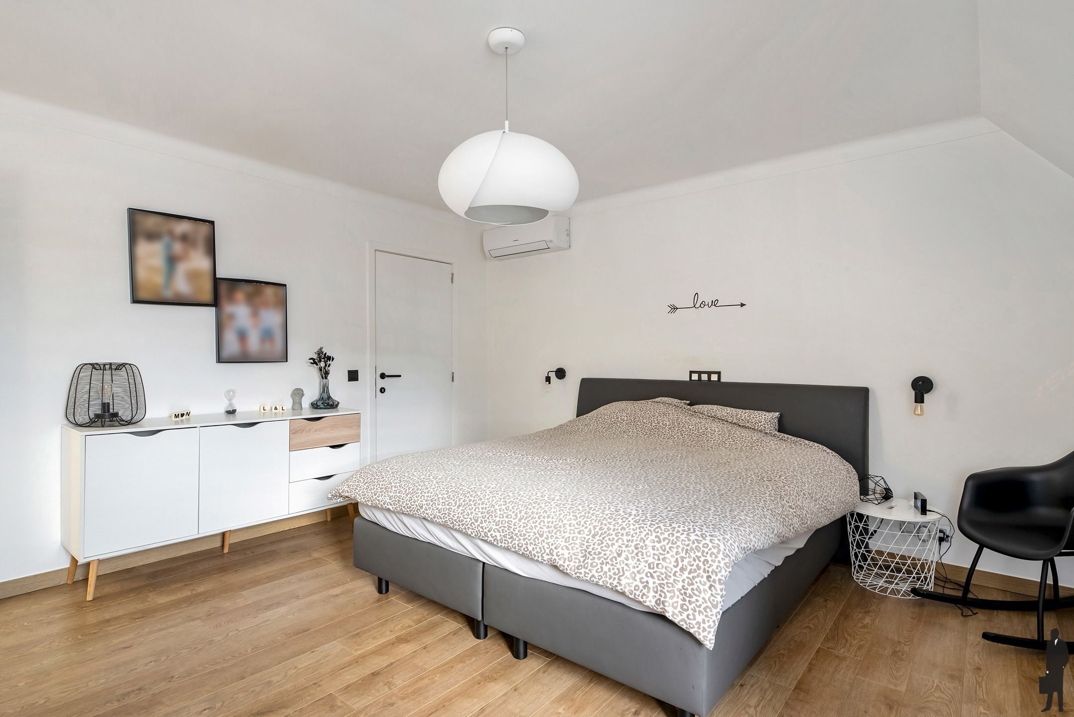 Knap gerenoveerde gezinswoning met 4 slaapkamers en praktijkruimte/kantoor. foto 25