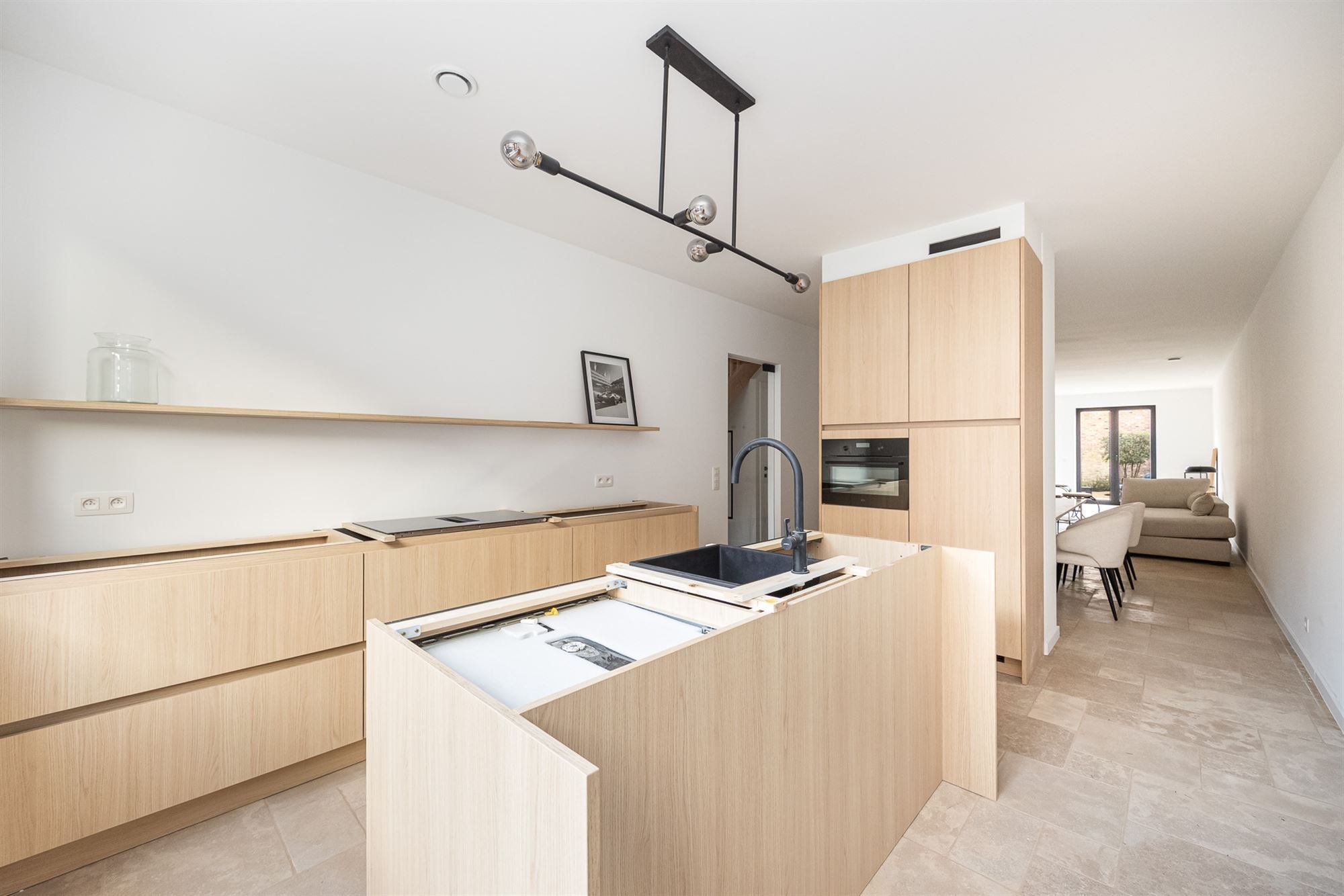 Nieuwbouwwoning met vier slaapkamers en tuin foto 12