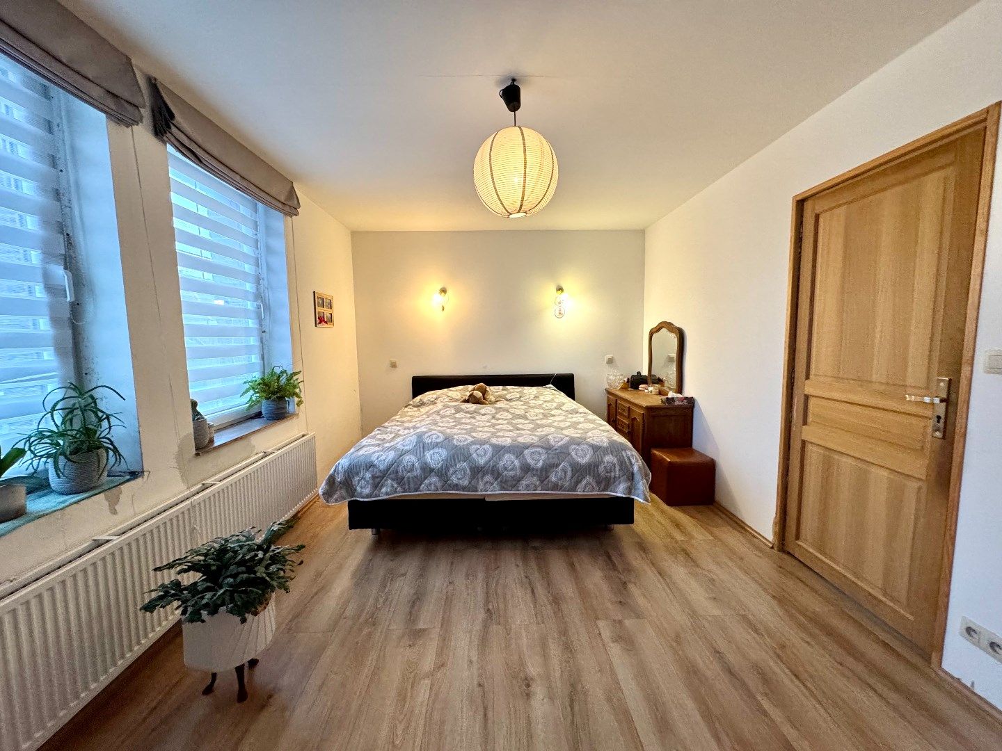 HALFOPEN WONING MET 3 SLPKS, TUIN EN GARAGE foto 9