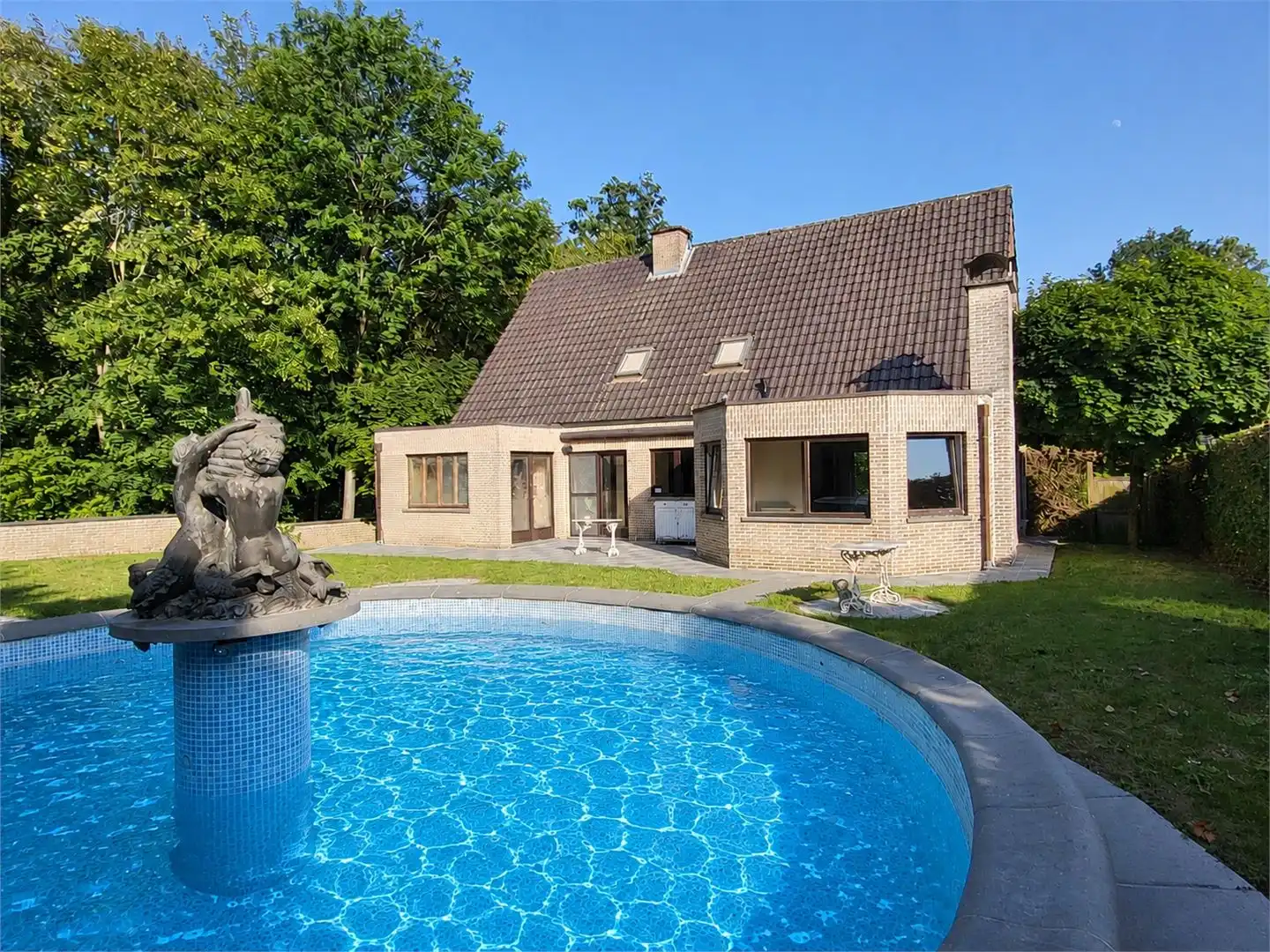 Exclusieve villa in pittoresk Roborst met vrij uitzicht op een bosgebied, zwembad en 4 garages. foto 8