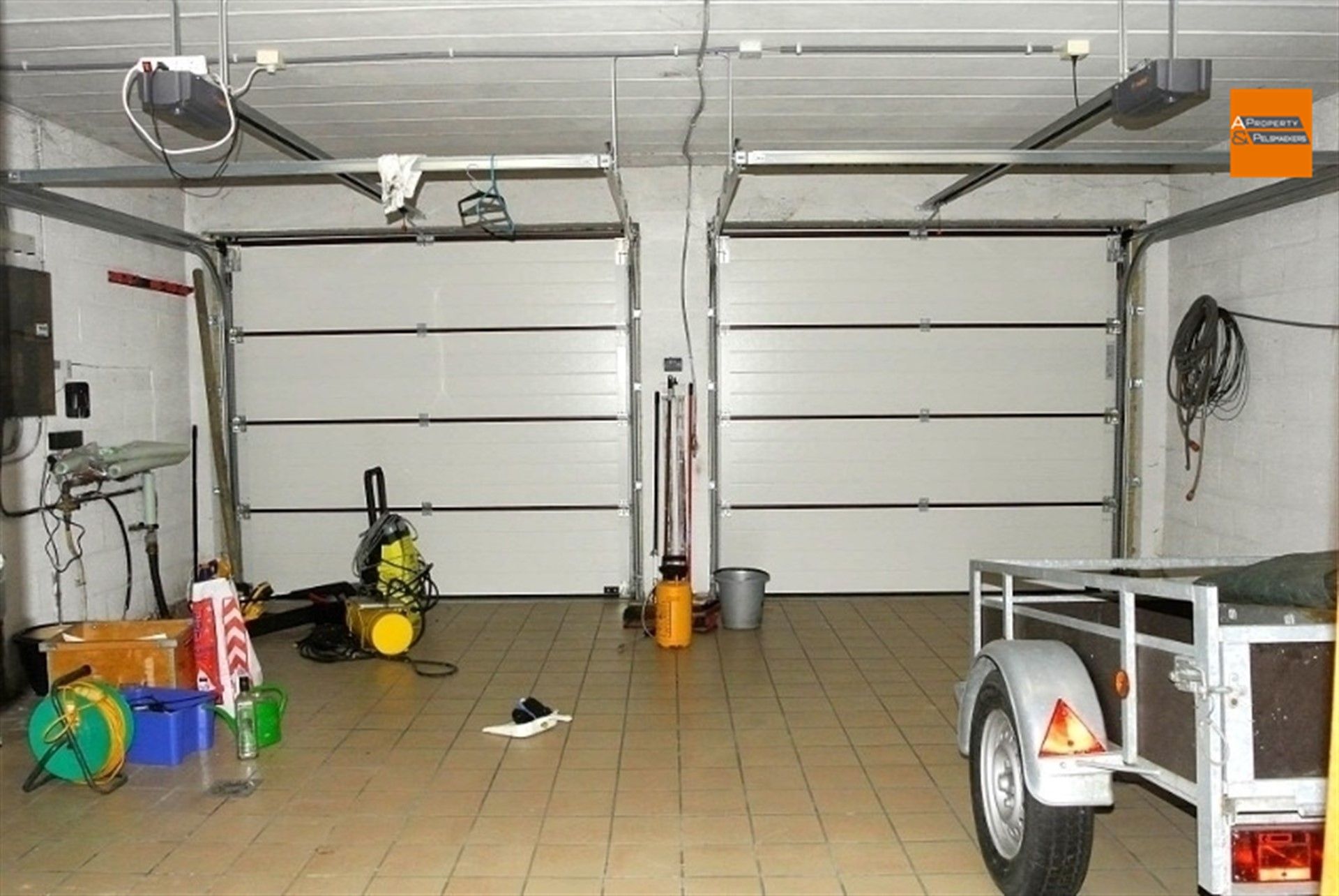 Ruime villa  met 5 slpk, garage en grote tuin foto 22