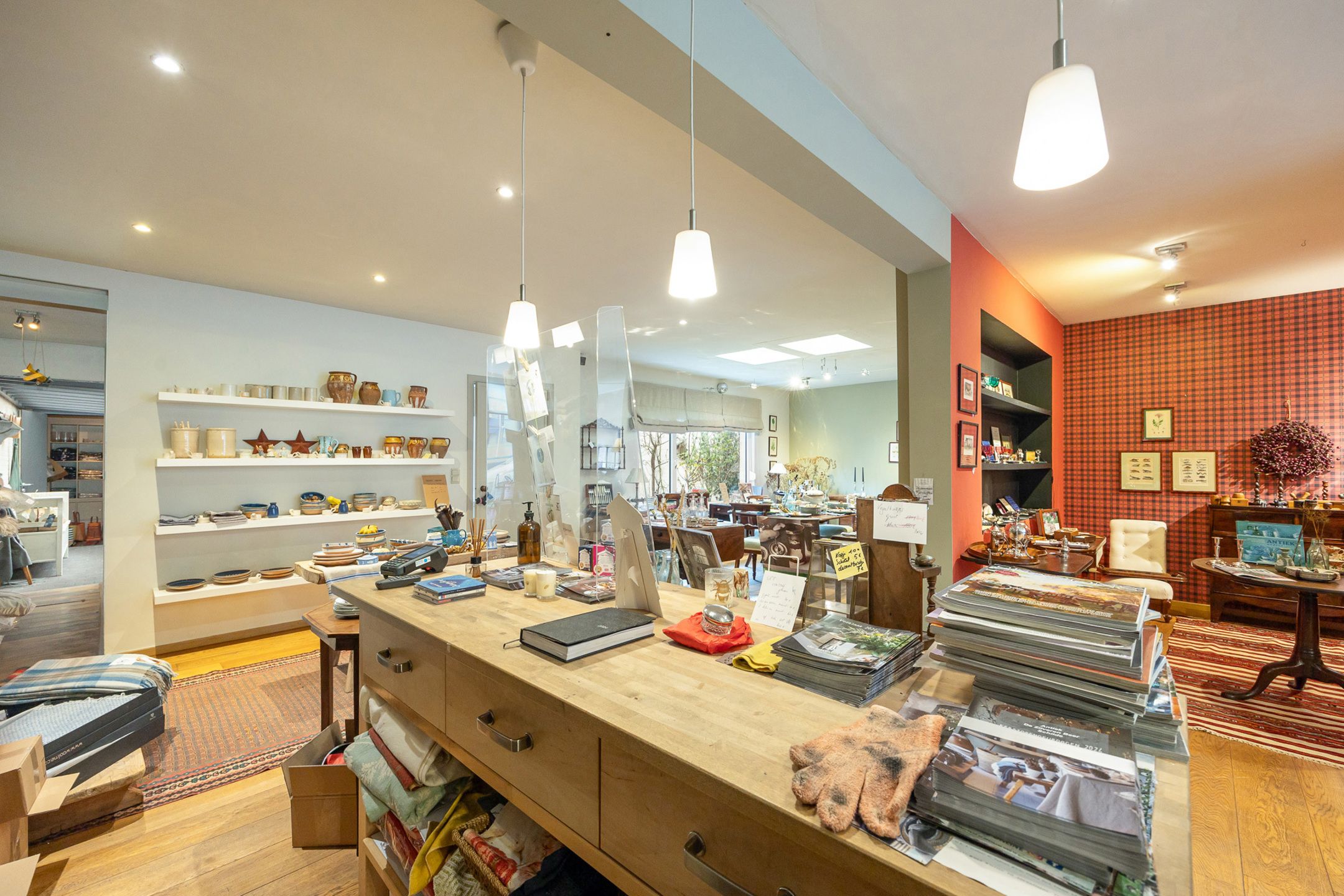 Commercieel gelijkvloers te huur in het centrum van Schilde. foto 4