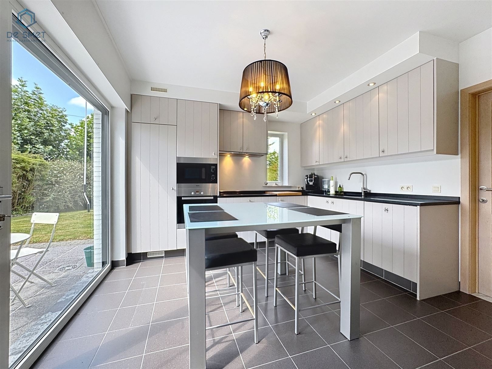 INSTAPKLARE WONING MET 4 SLKS OP EEN BOOGSCHEUT VAN CENTRUM ZOTTEGEM foto 9
