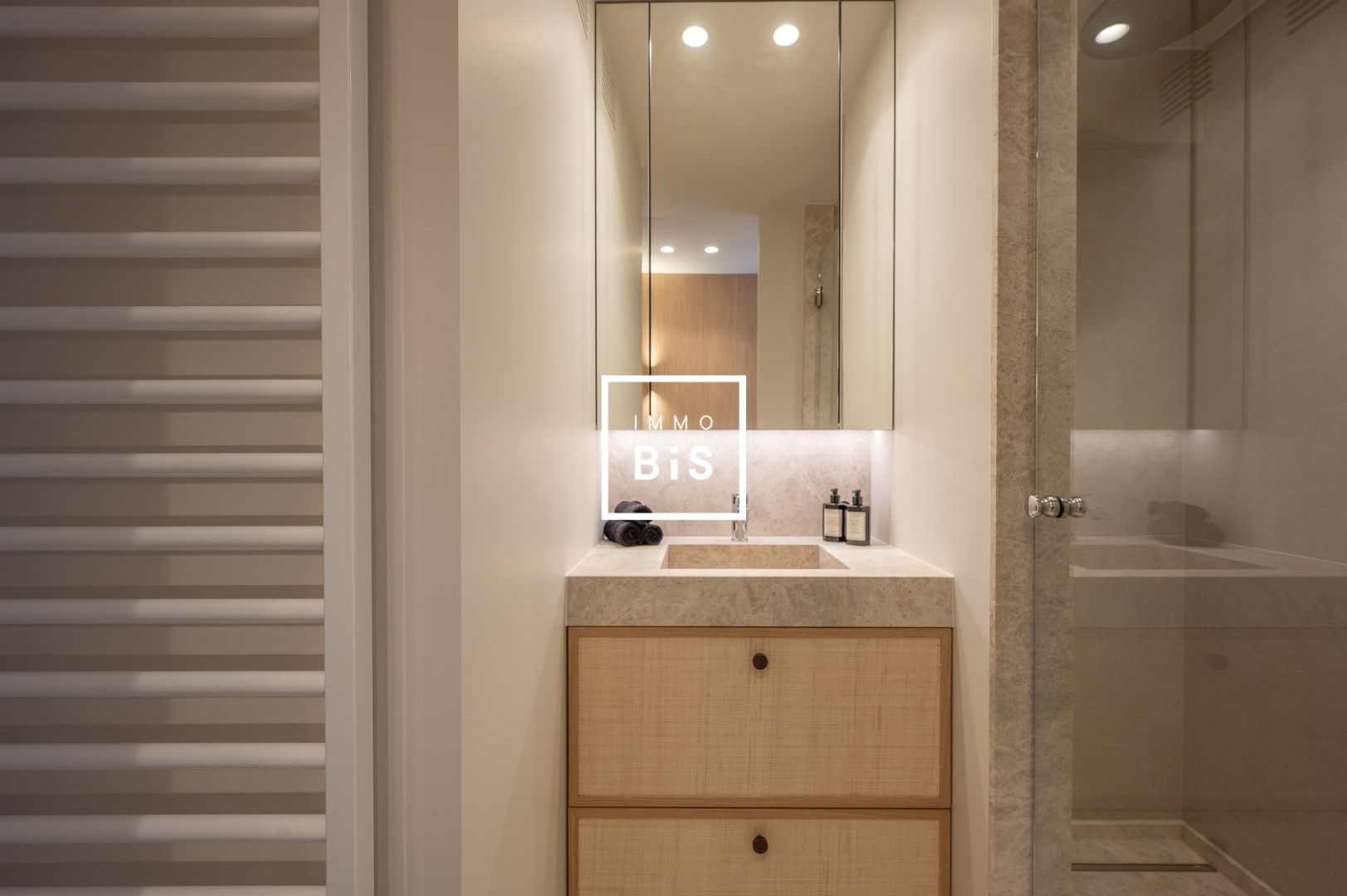 Luxueus gerenoveerd appartement centraal gelegen op enkele stappen van de zeedijk foto 21