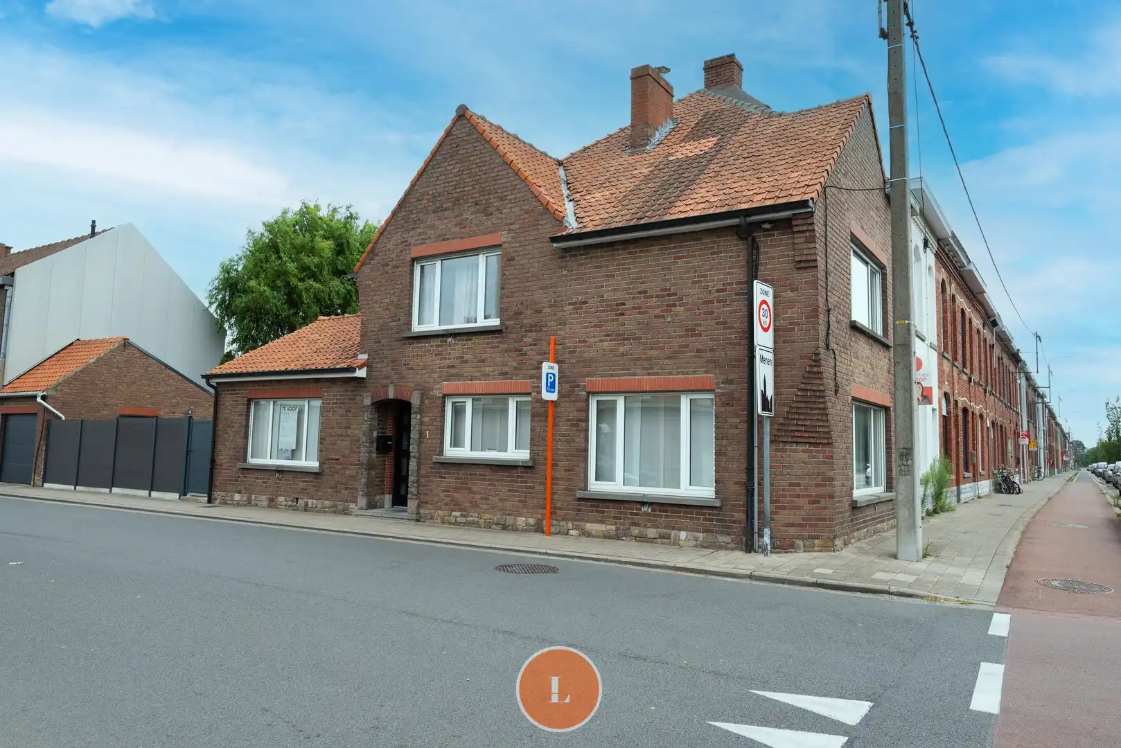Verzorgende instapklare woning met 3 slaapkamers, tuin en garage! foto {{pictureIndex}}