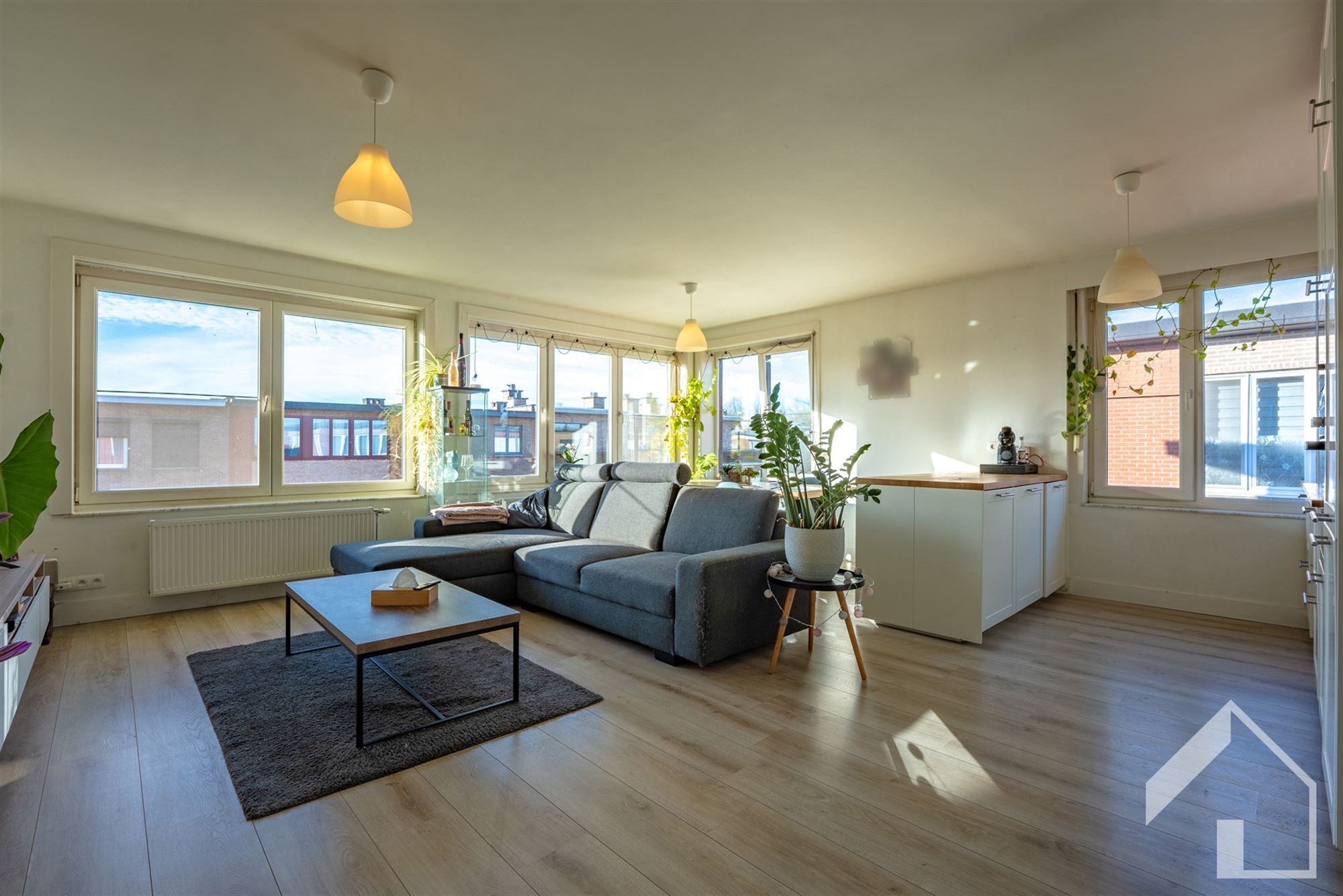 2-slaapkamerappartement met garagebox en tuin foto {{pictureIndex}}