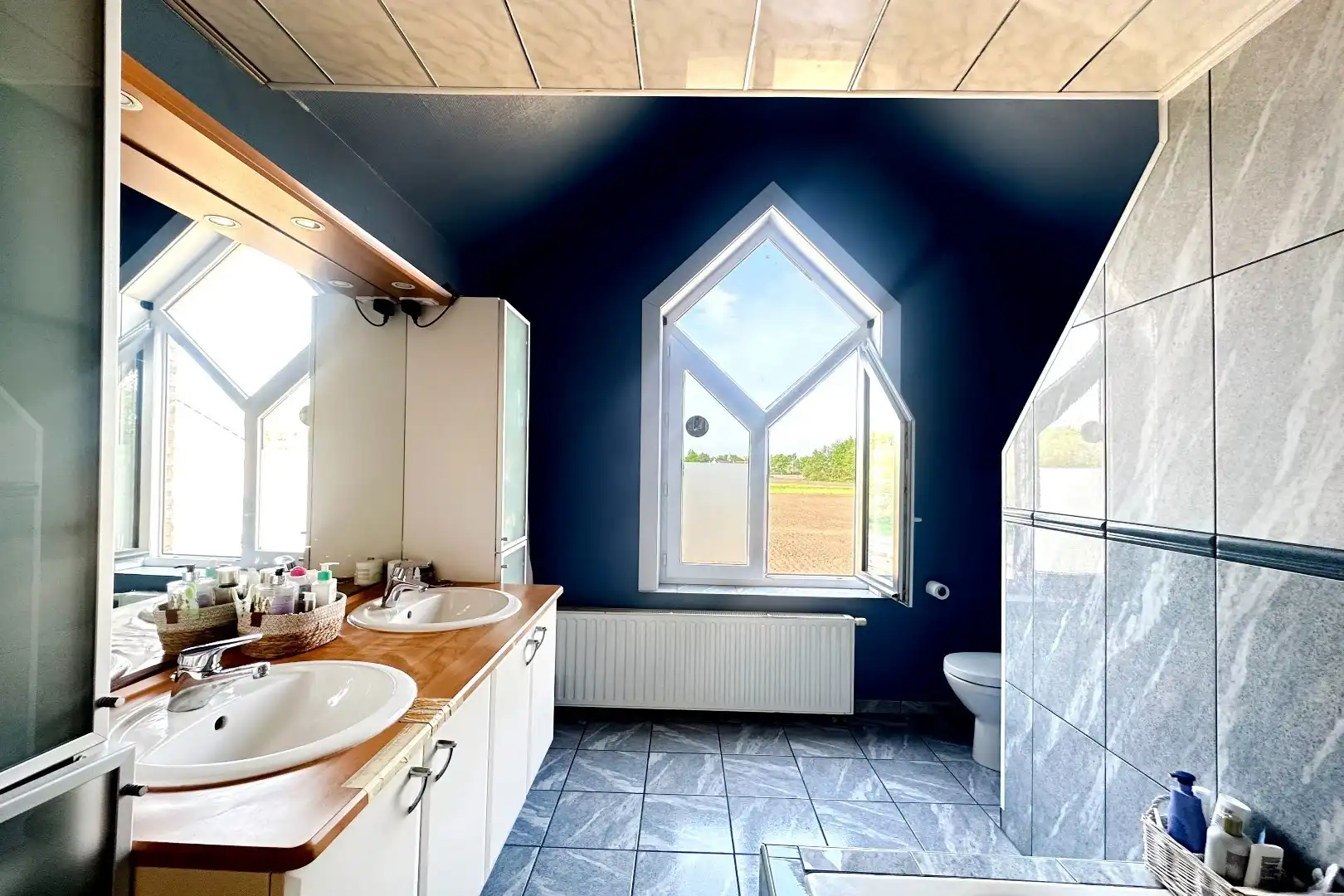 Instapklare woning met landbouwgrond in Assebroek foto 16